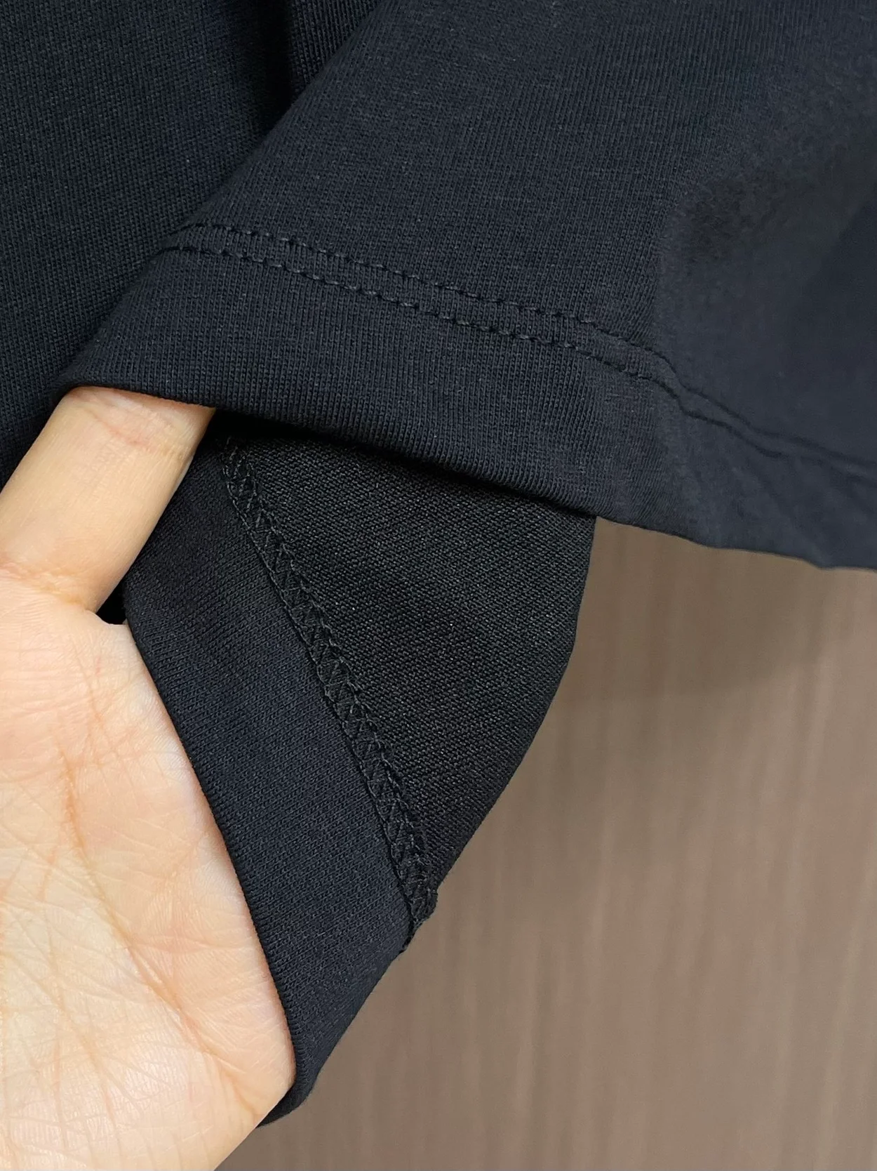 로에베 로고 자수 코튼 저지 티셔츠 블랙