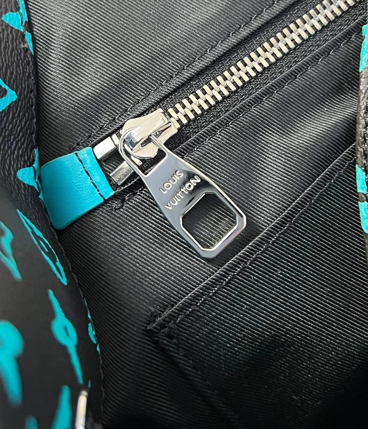 루이비통 크리스토퍼 MM M21936