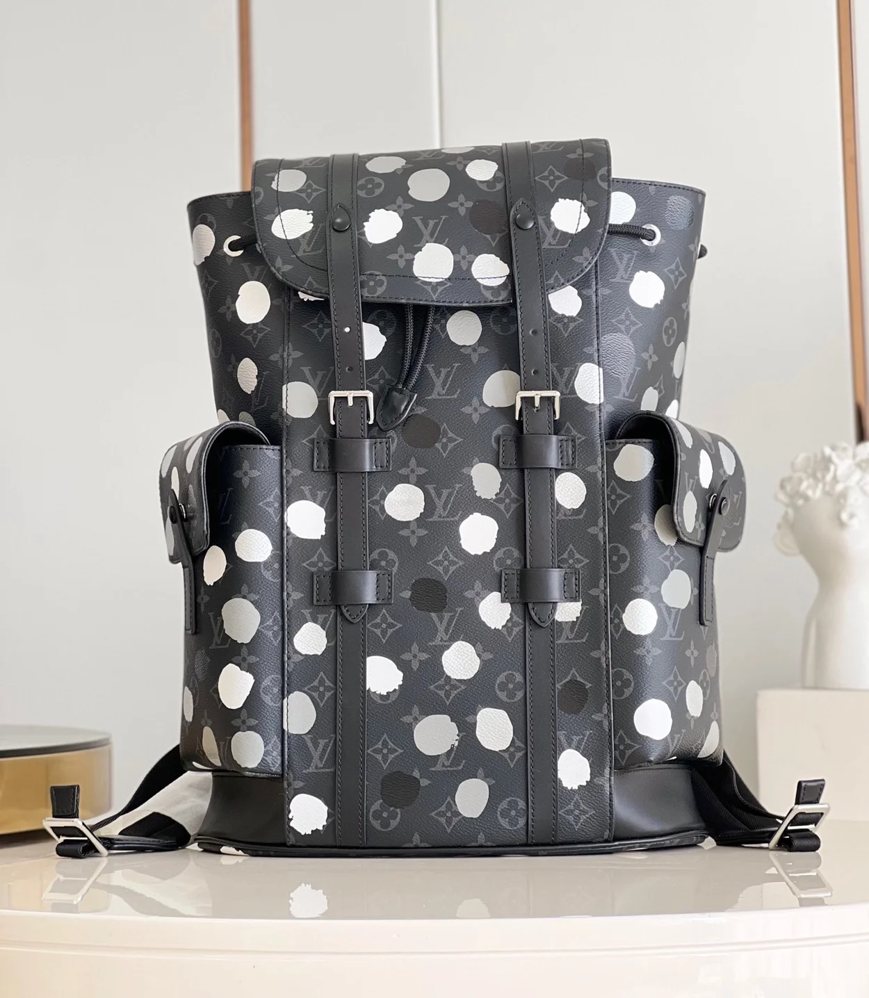 루이비통 x YK 크리스토퍼 백팩 MM M46403