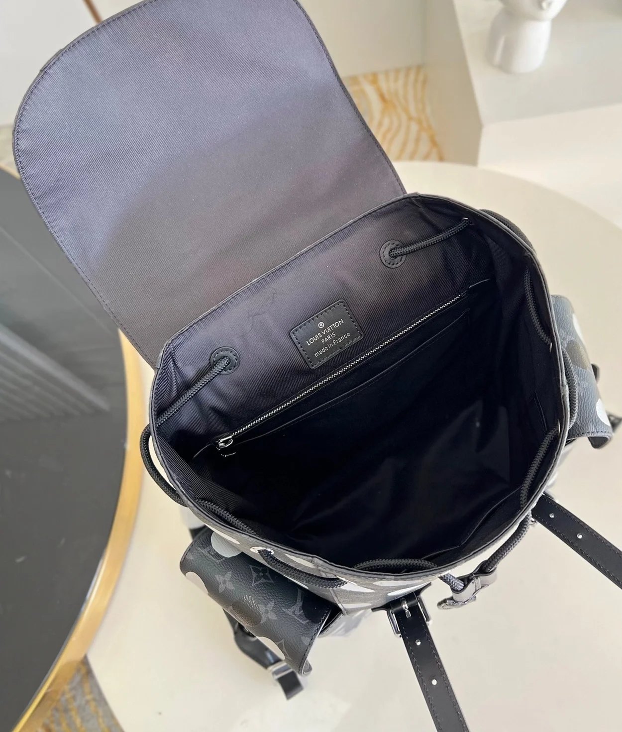 루이비통 x YK 크리스토퍼 백팩 MM M46403