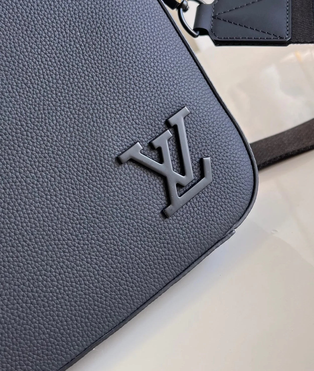 루이비통 파일럿 브리프케이스 M23778