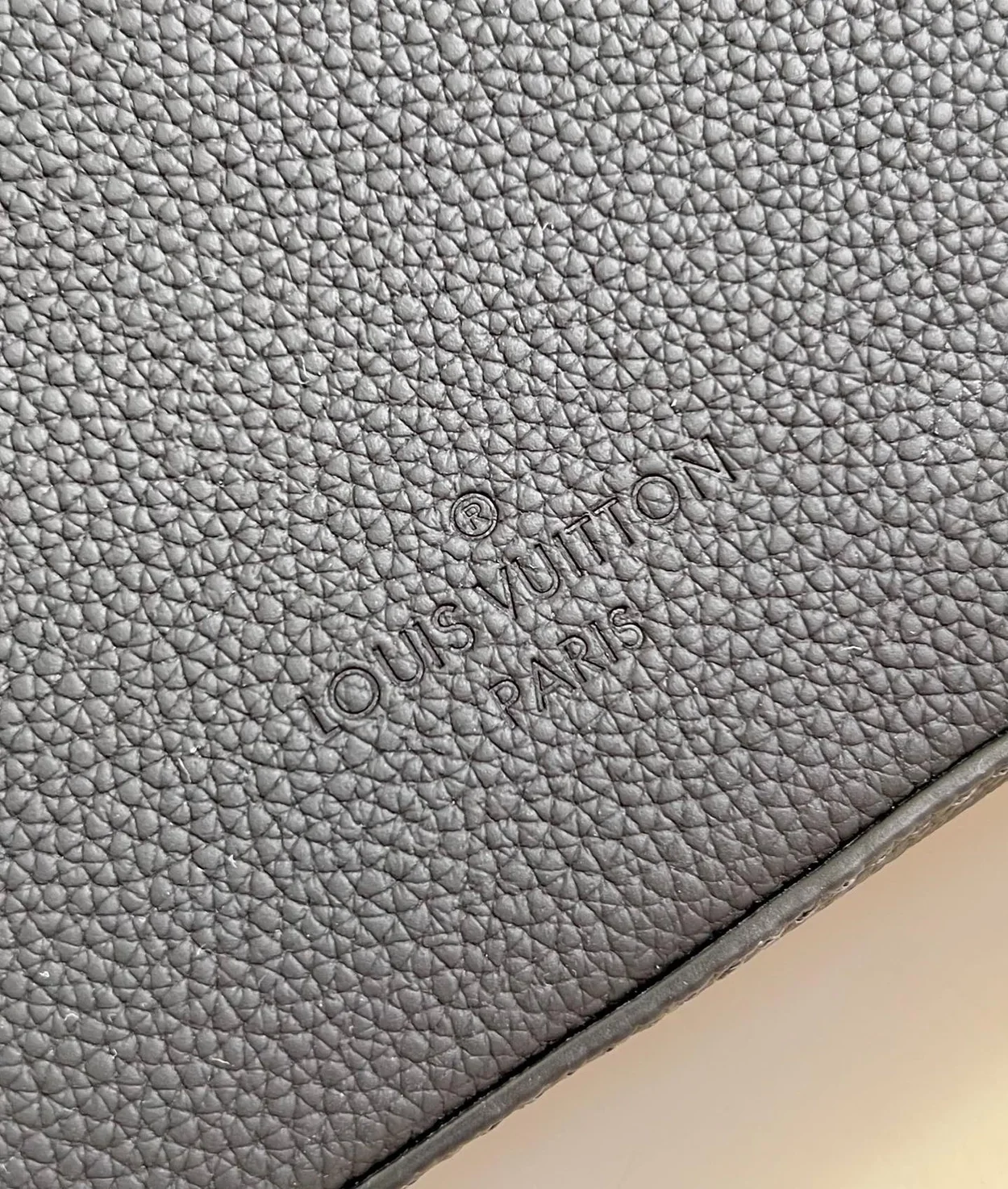 루이비통 파일럿 브리프케이스 M23778