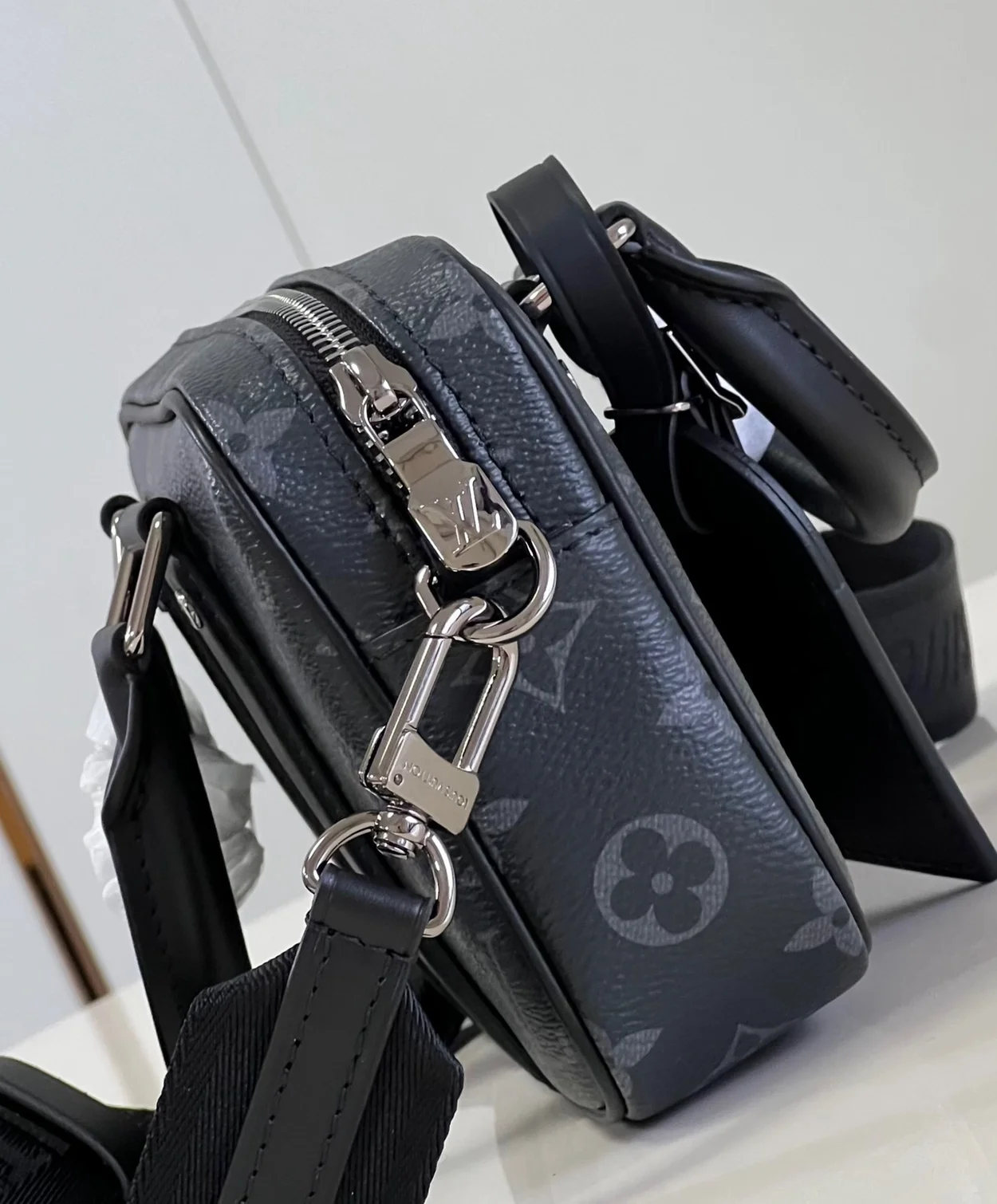 루이비통 나노 포르테 도큐먼트 보야주 M82770