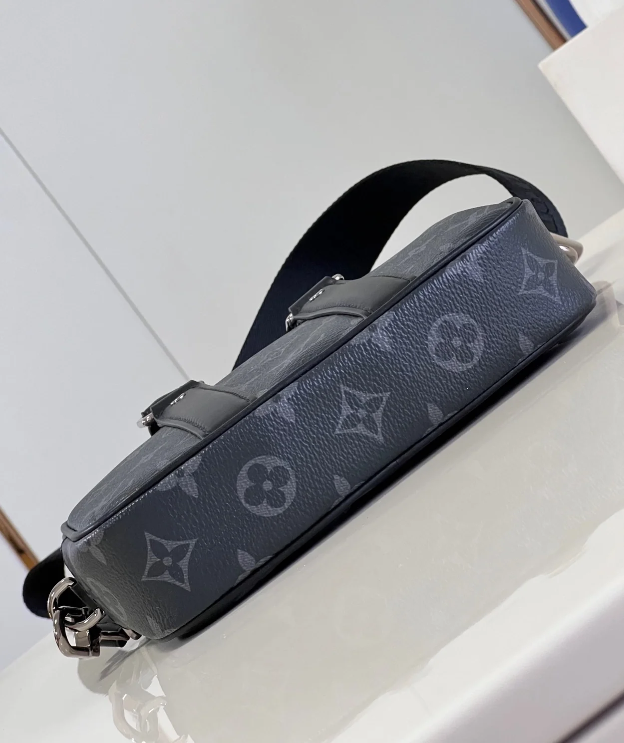 루이비통 나노 포르테 도큐먼트 보야주 M82770