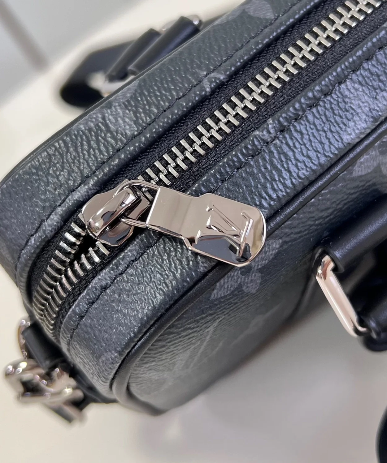 루이비통 나노 포르테 도큐먼트 보야주 M82770