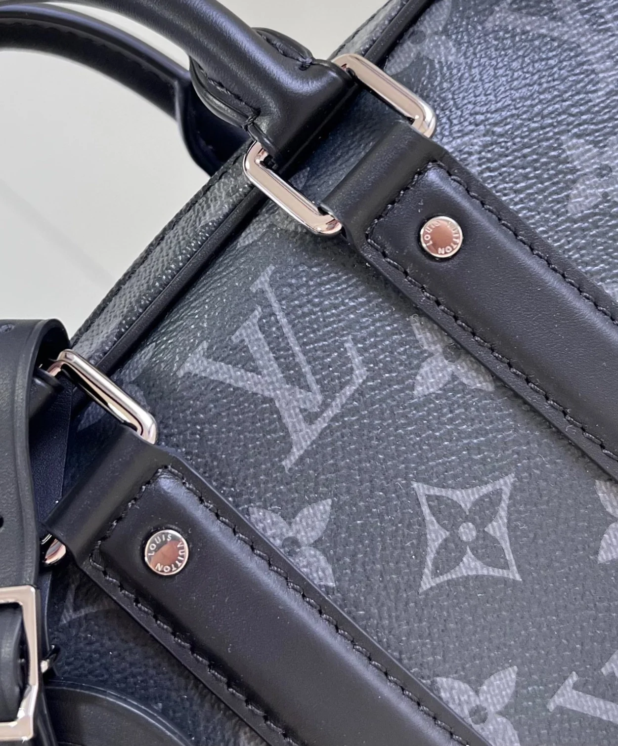 루이비통 나노 포르테 도큐먼트 보야주 M82770