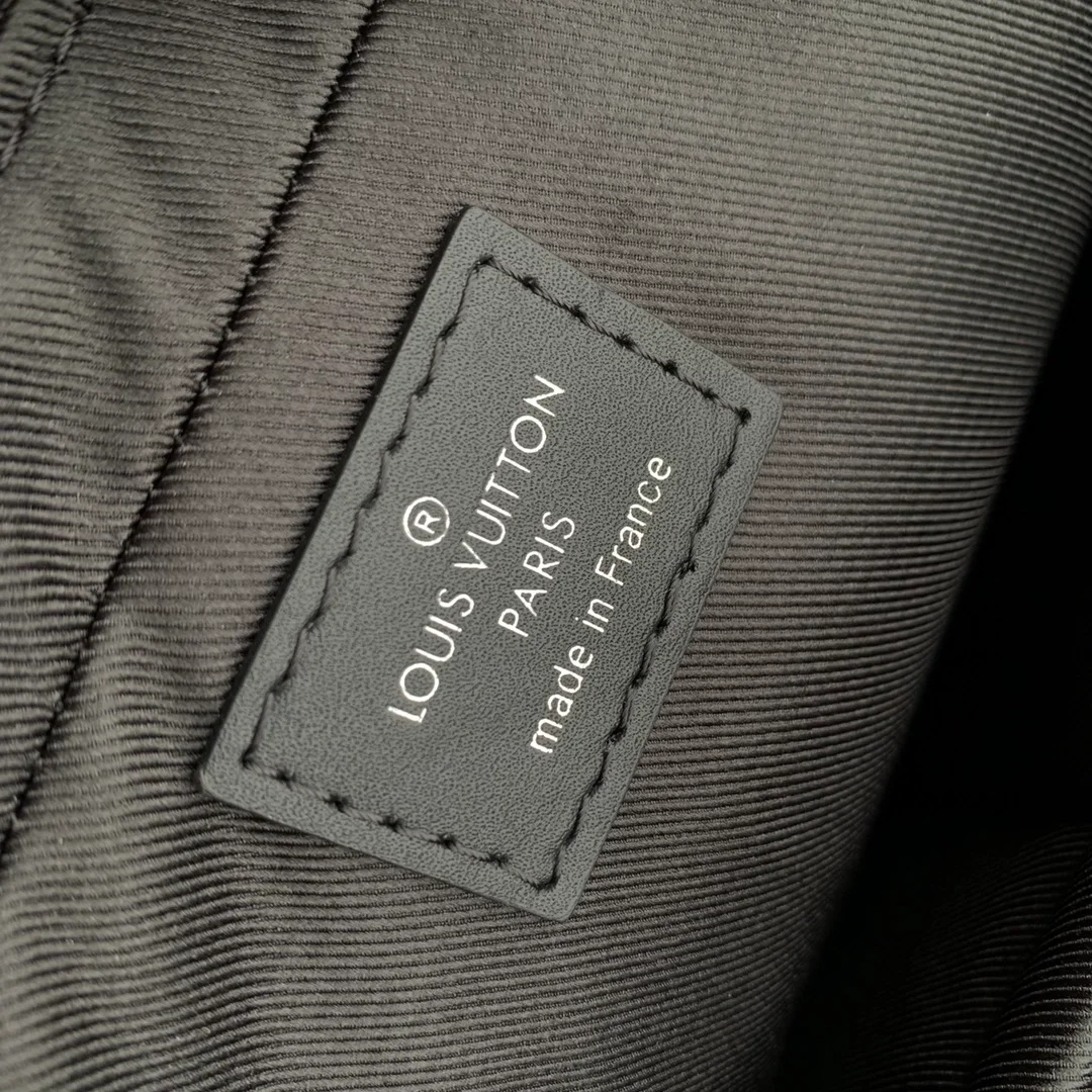 루이비통 포르트 도큐멍 보야쥬 PM