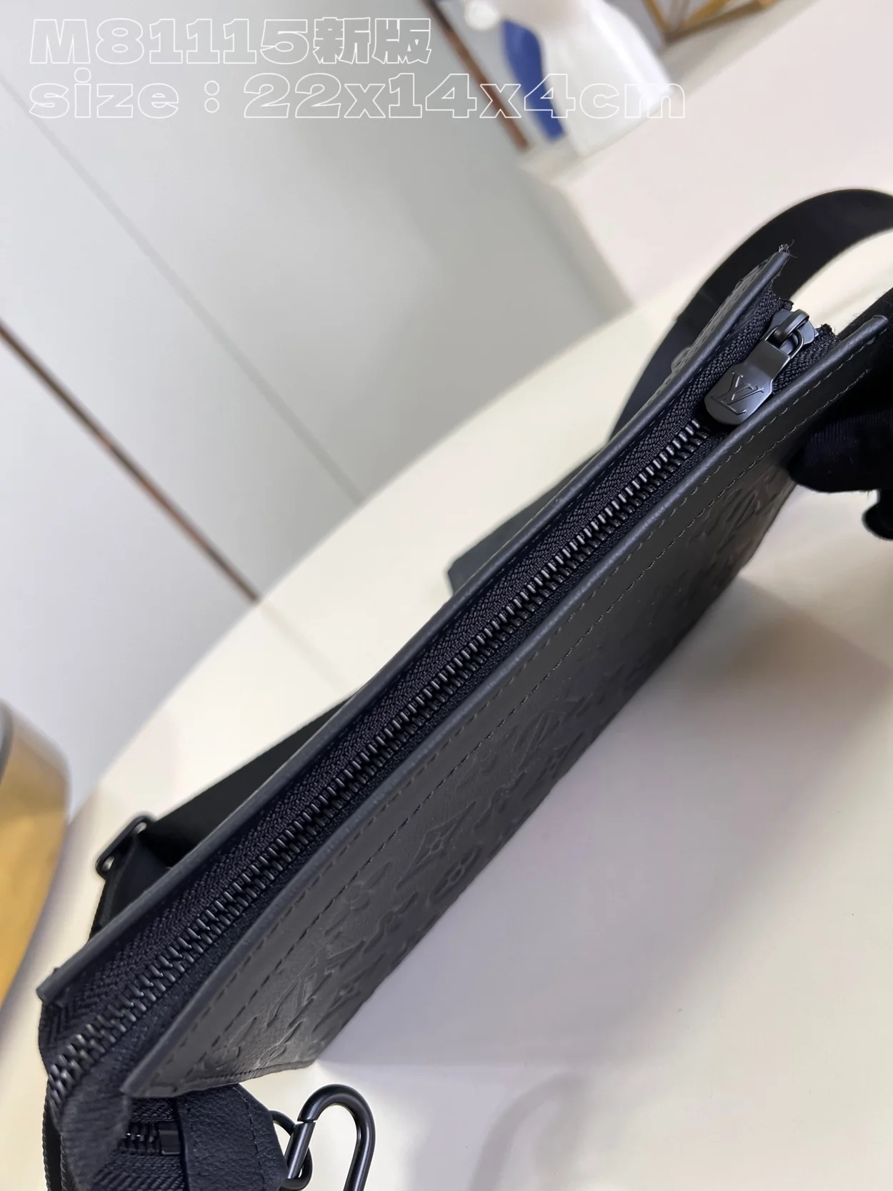 루이비통 가스통 웨어러블 월릿 M81115