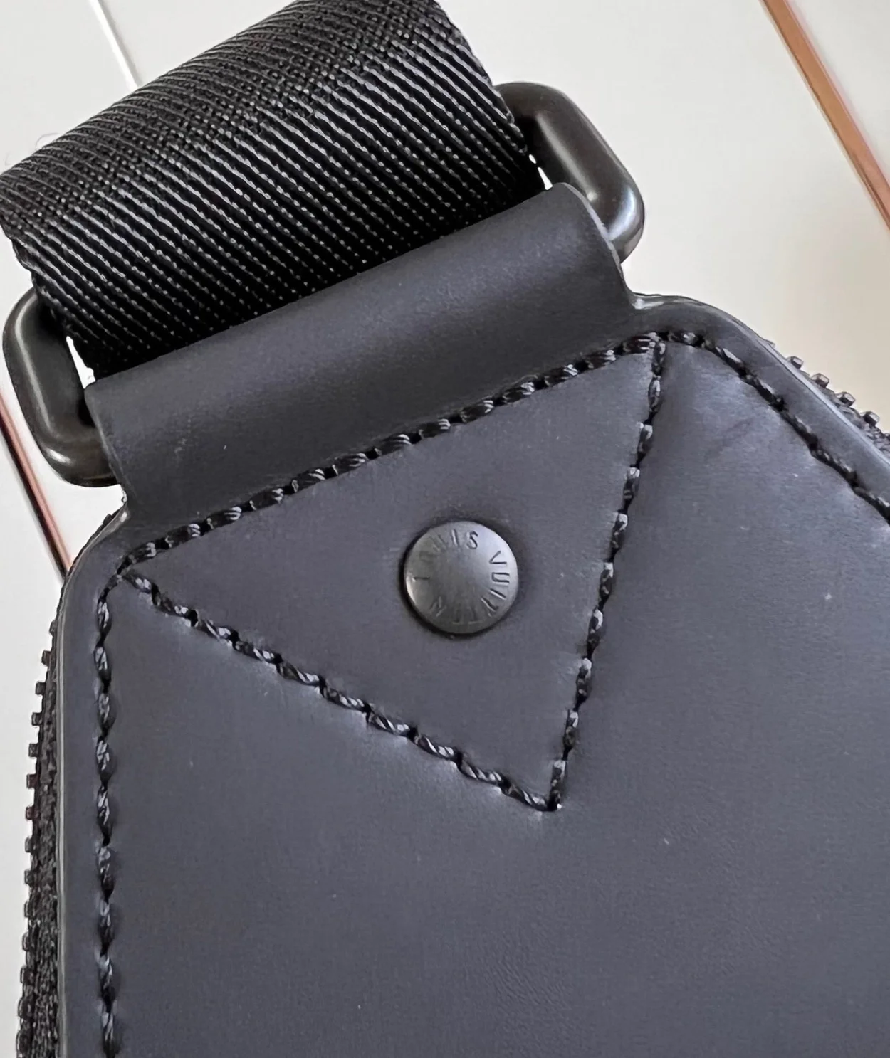 루이비통 에비뉴 슬링백 PM M11703