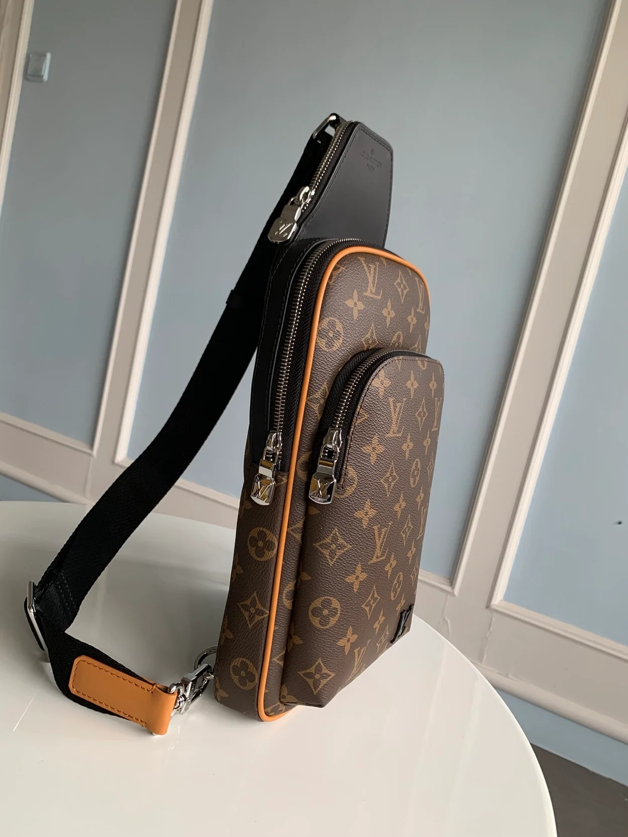 루이비통 에비뉴 슬링백 NM M46718