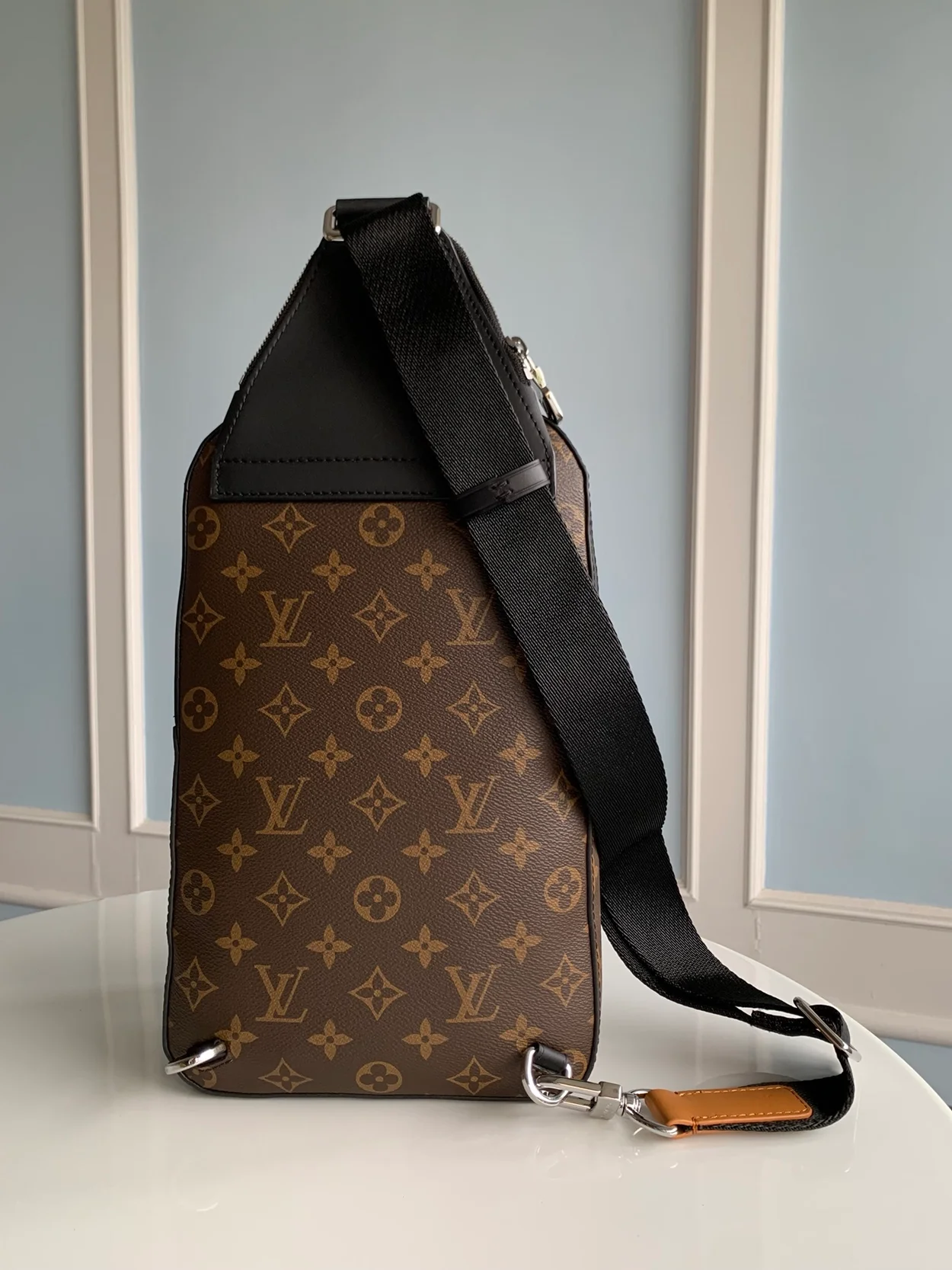 루이비통 에비뉴 슬링백 NM M46718