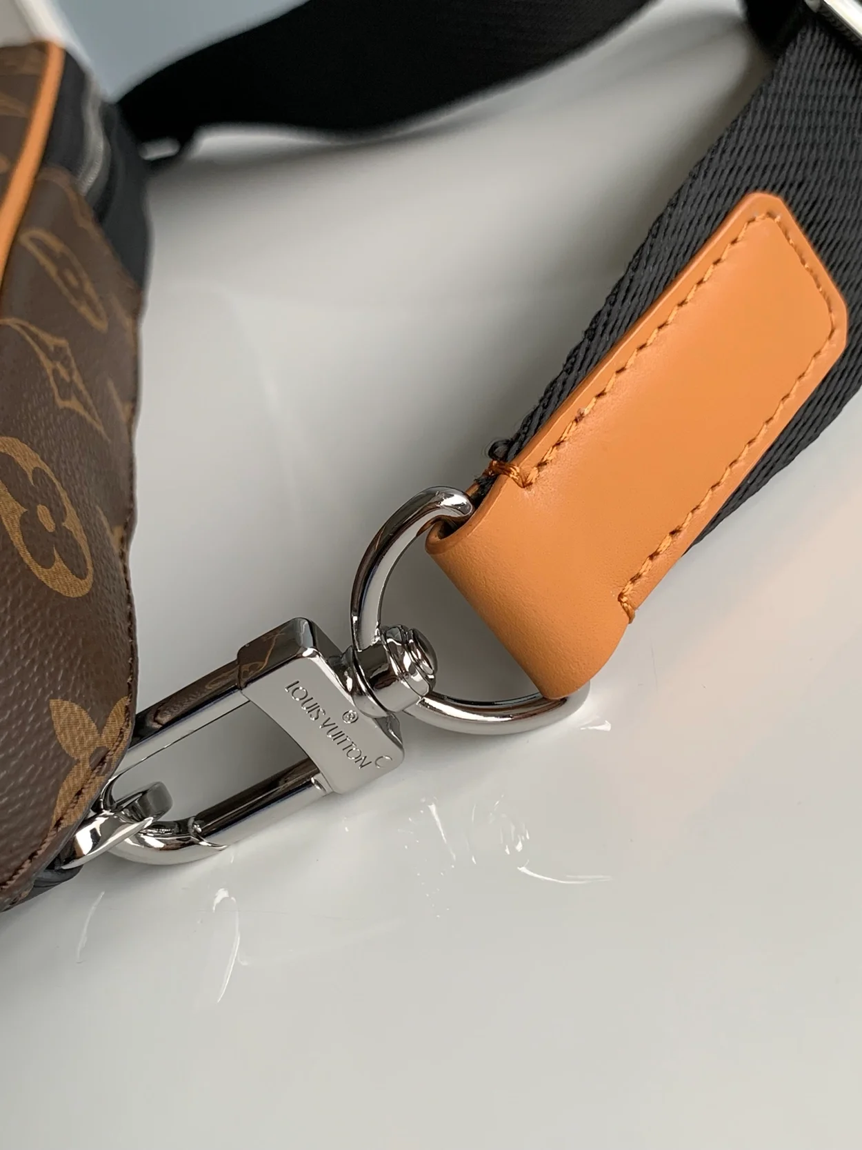 루이비통 에비뉴 슬링백 NM M46718