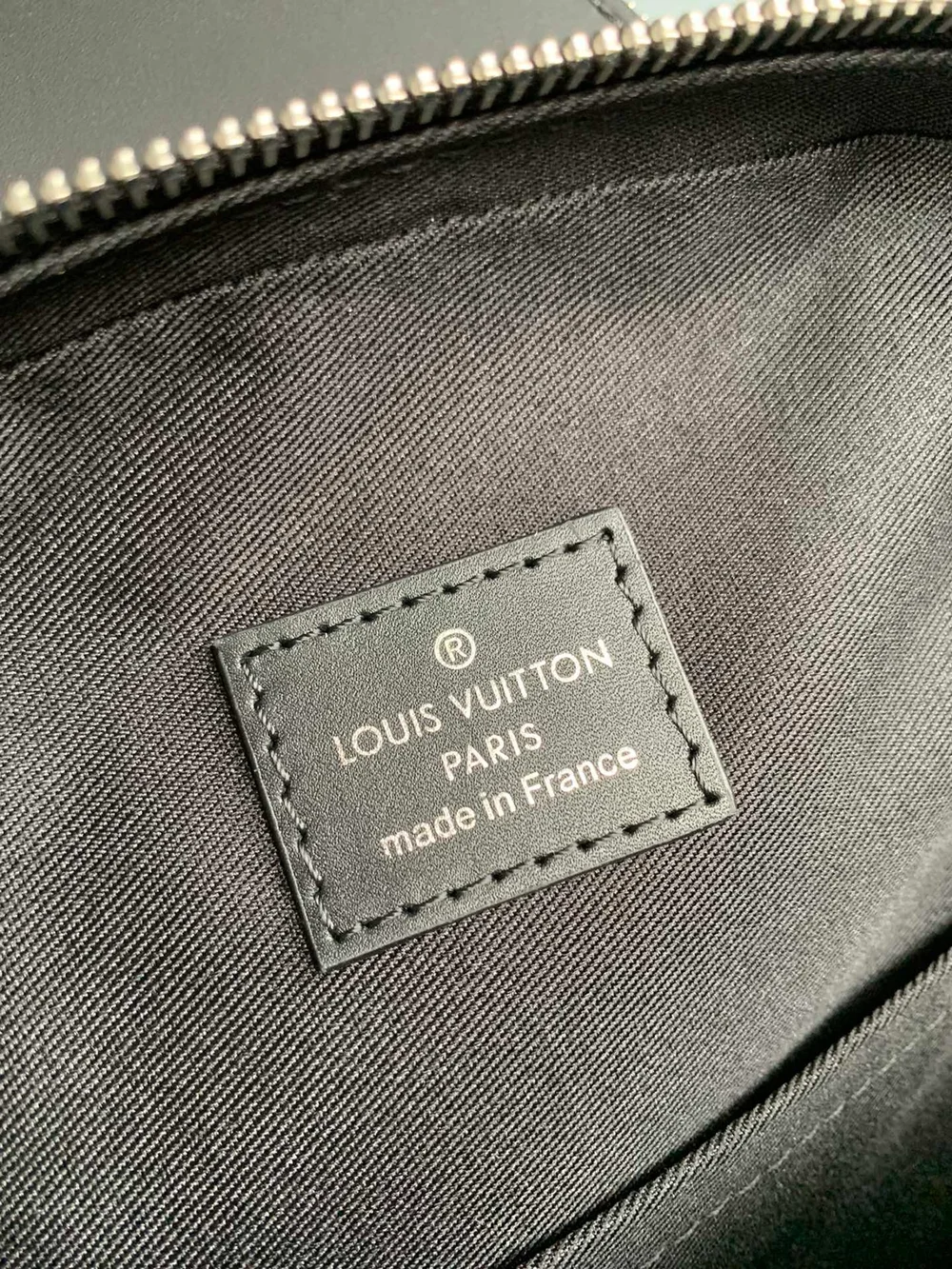 루이비통 에비뉴 슬링백 NM M46718