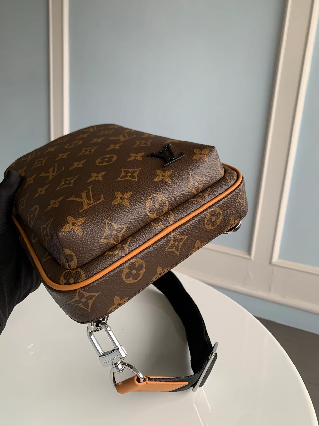 루이비통 에비뉴 슬링백 NM M46718