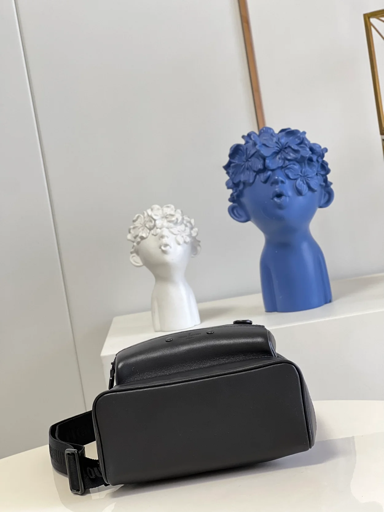 루이비통 레이서 슬링백 M46107