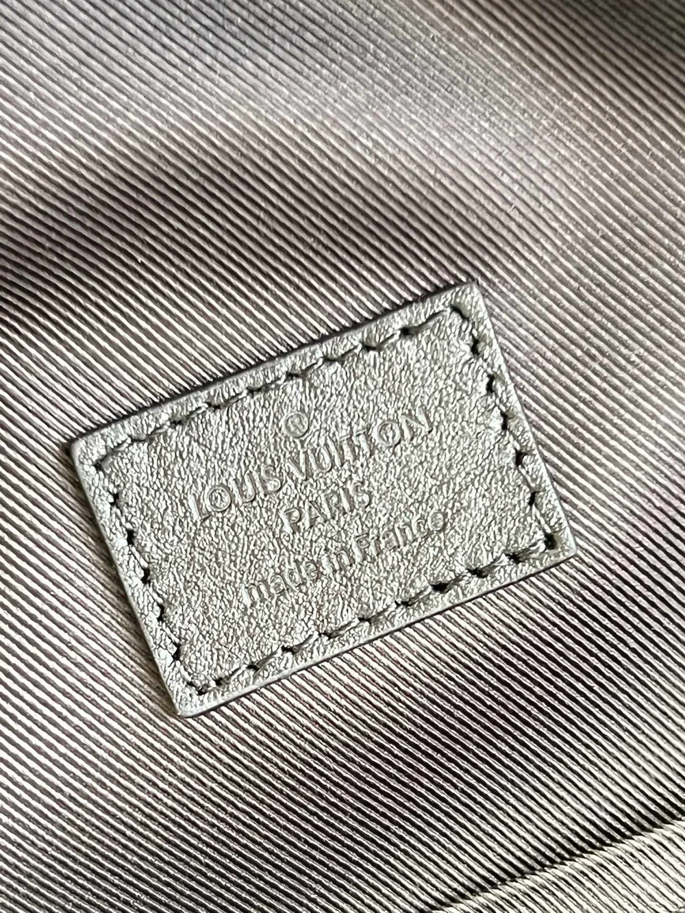 루이비통 레이서 슬링백 M46107