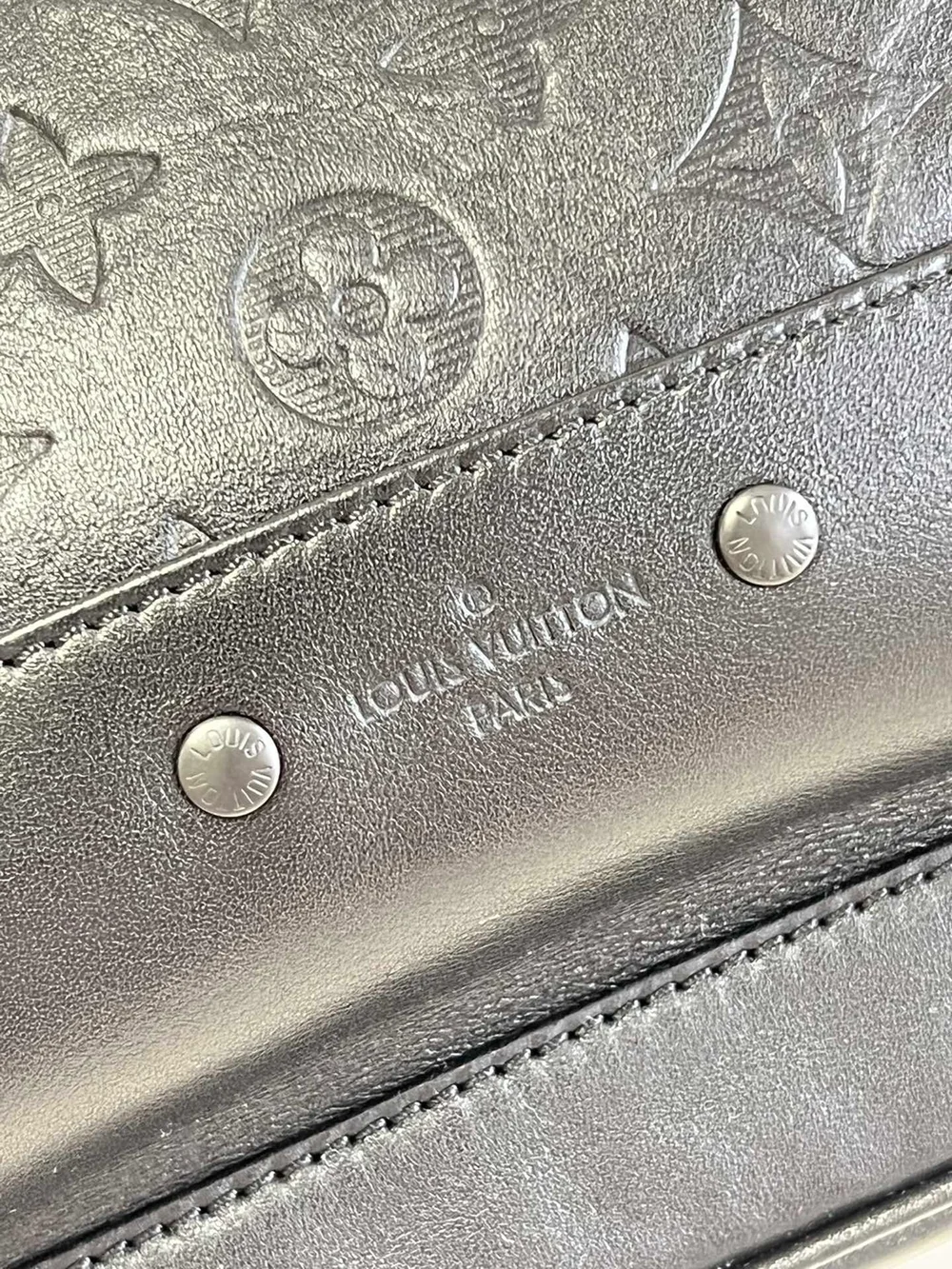 루이비통 레이서 슬링백 M46107