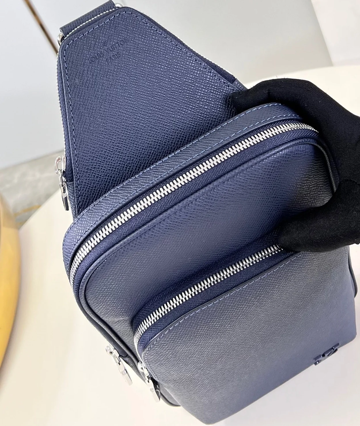 루이비통 에비뉴 슬링백 NM M30971