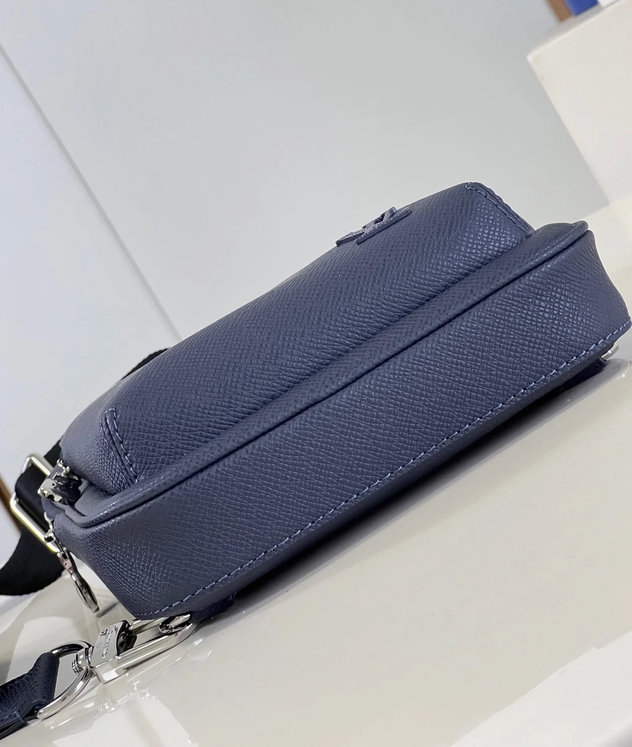 루이비통 에비뉴 슬링백 NM M30971