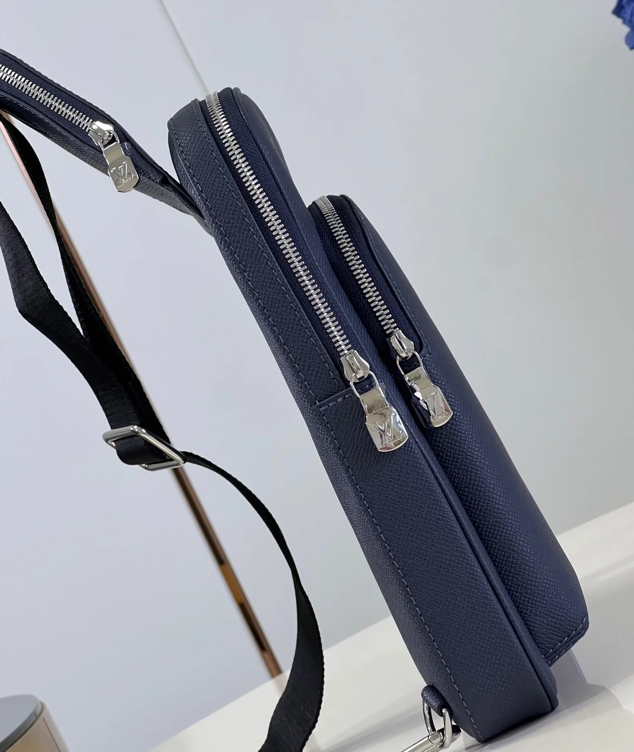 루이비통 에비뉴 슬링백 NM M30971