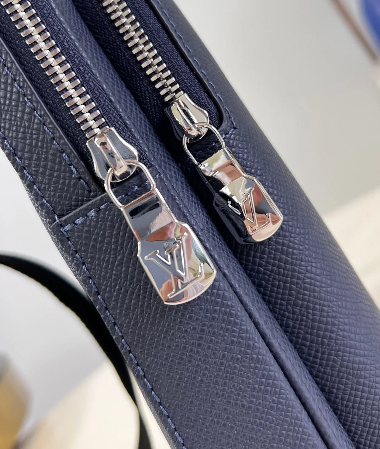 루이비통 에비뉴 슬링백 NM M30971