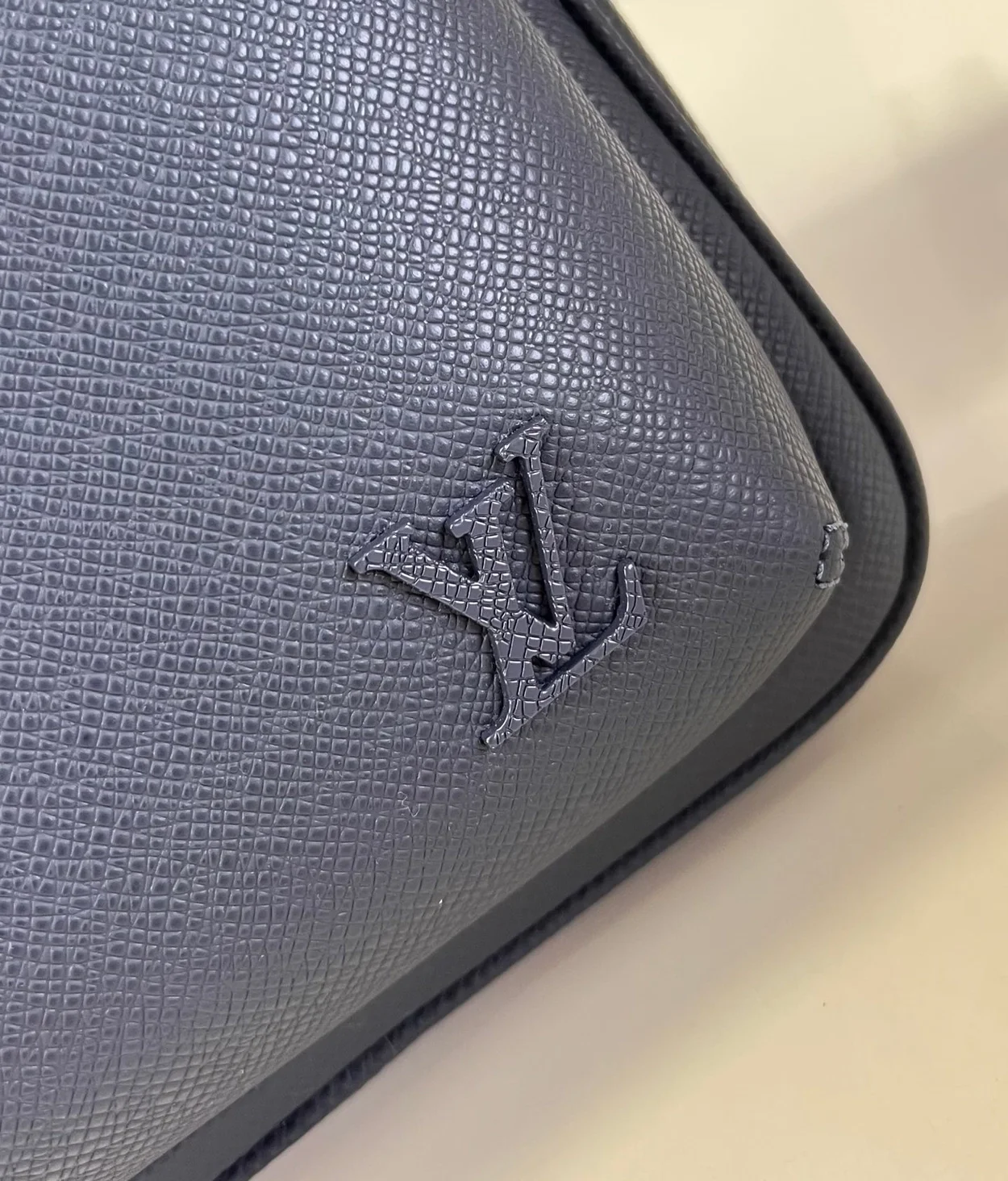 루이비통 에비뉴 슬링백 NM M30971