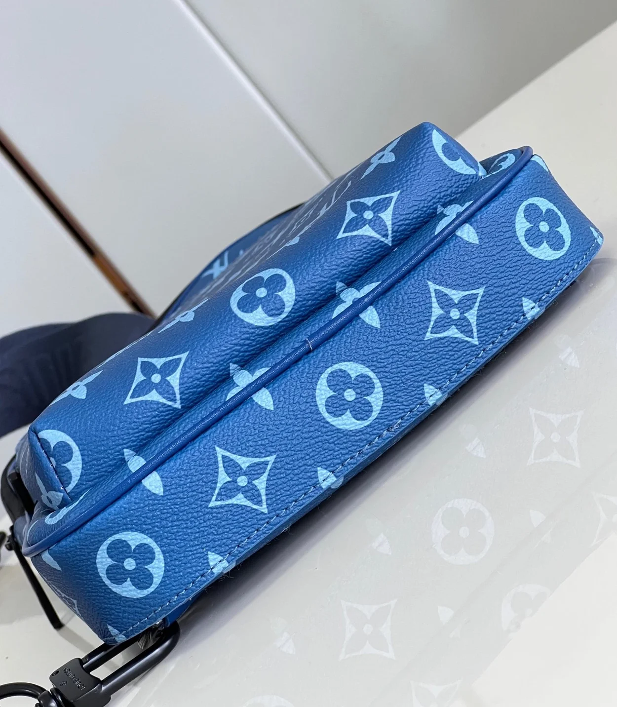 루이비통 에비뉴 슬링백 NM M23782