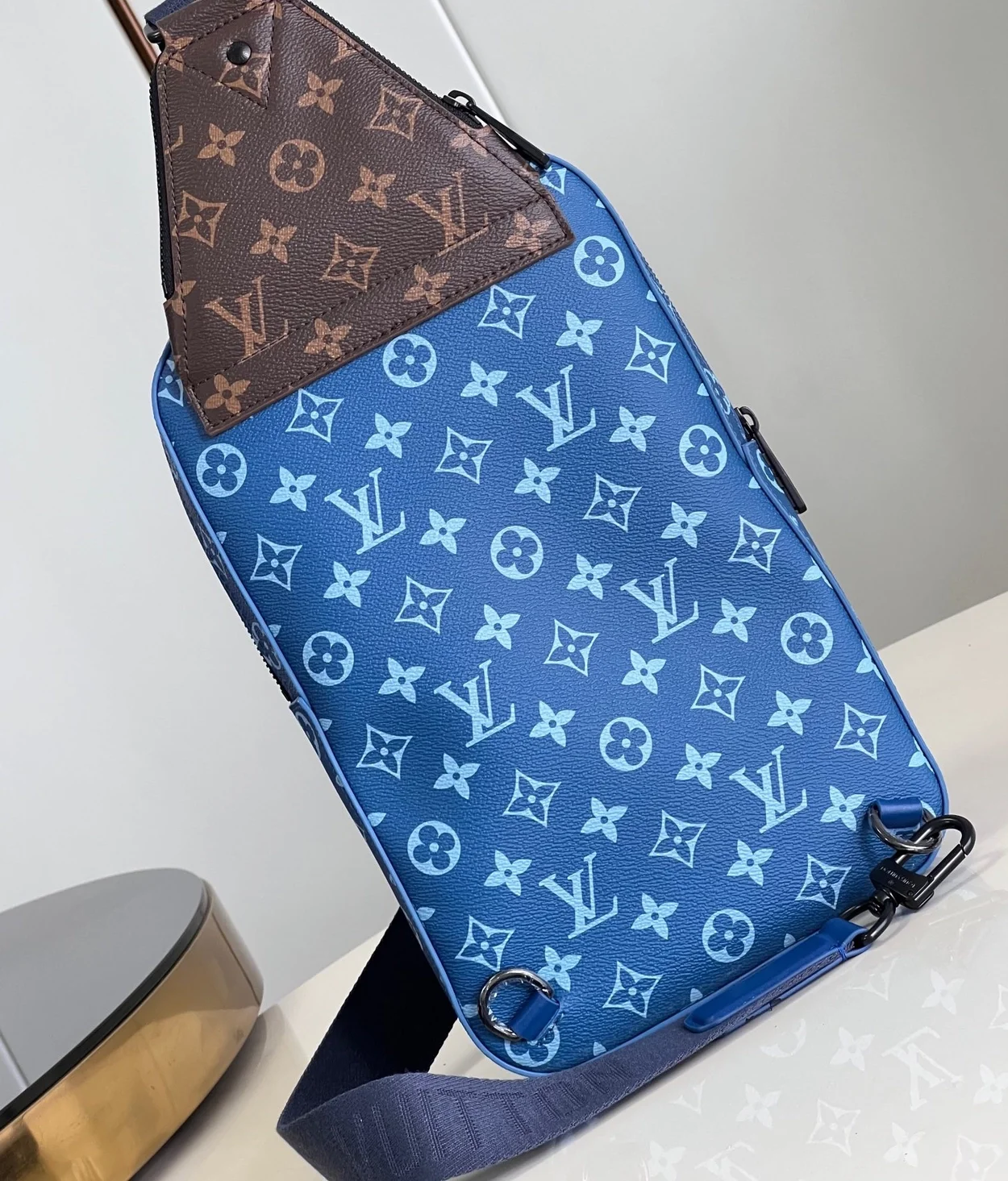 루이비통 에비뉴 슬링백 NM M23782