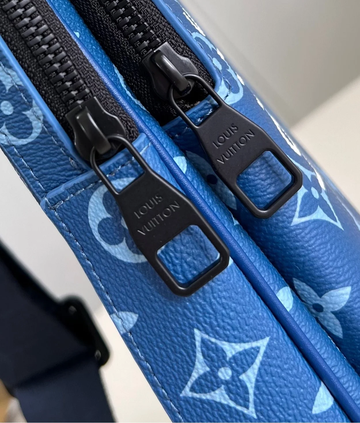 루이비통 에비뉴 슬링백 NM M23782