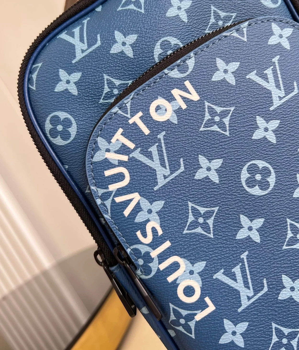 루이비통 에비뉴 슬링백 NM M23782