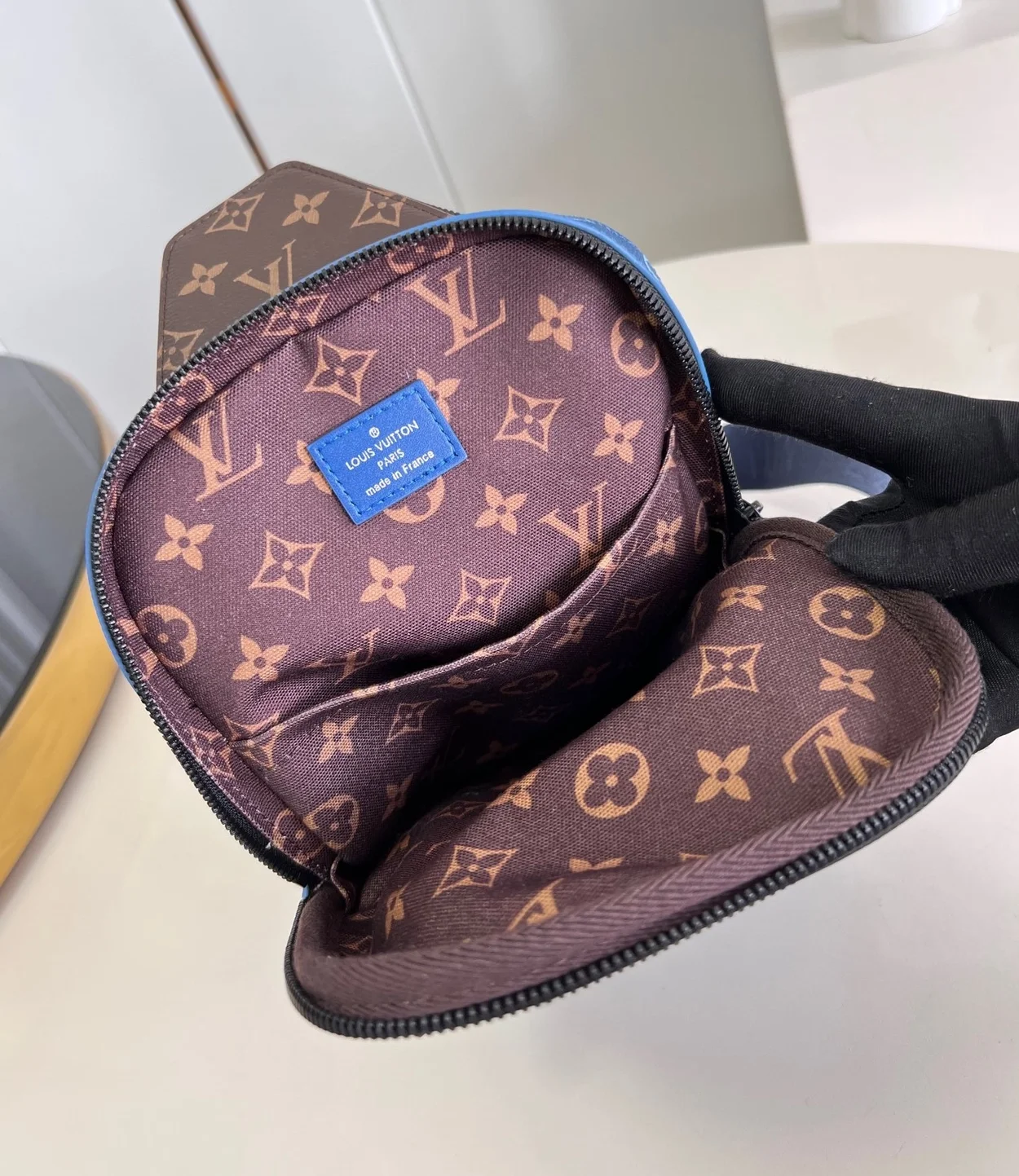 루이비통 에비뉴 슬링백 NM M23782