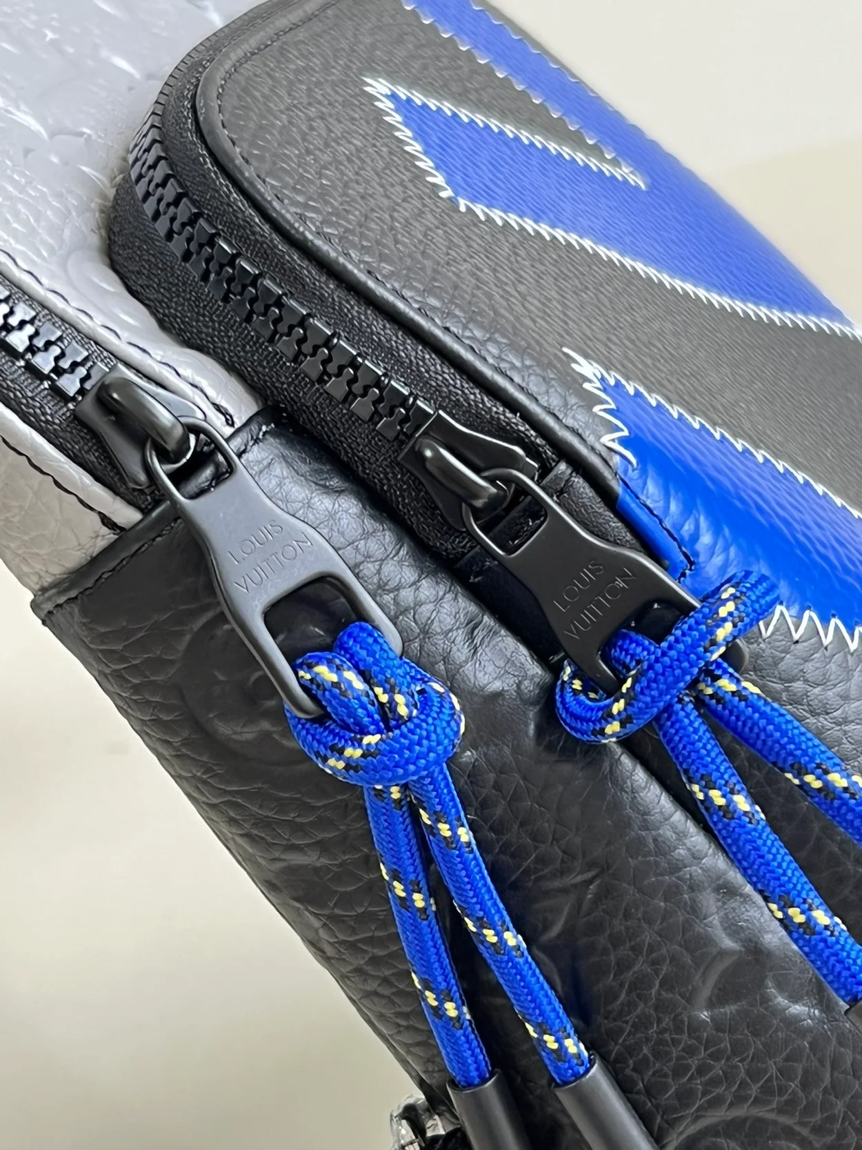 루이비통 아베누 슬링 백 M59926