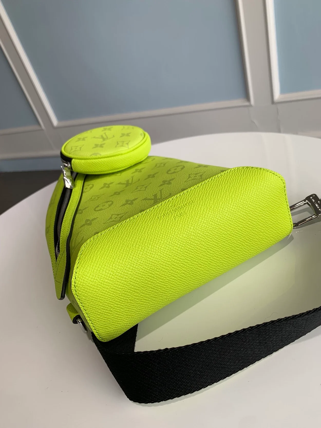 루이비통 듀오 슬링백 M30945