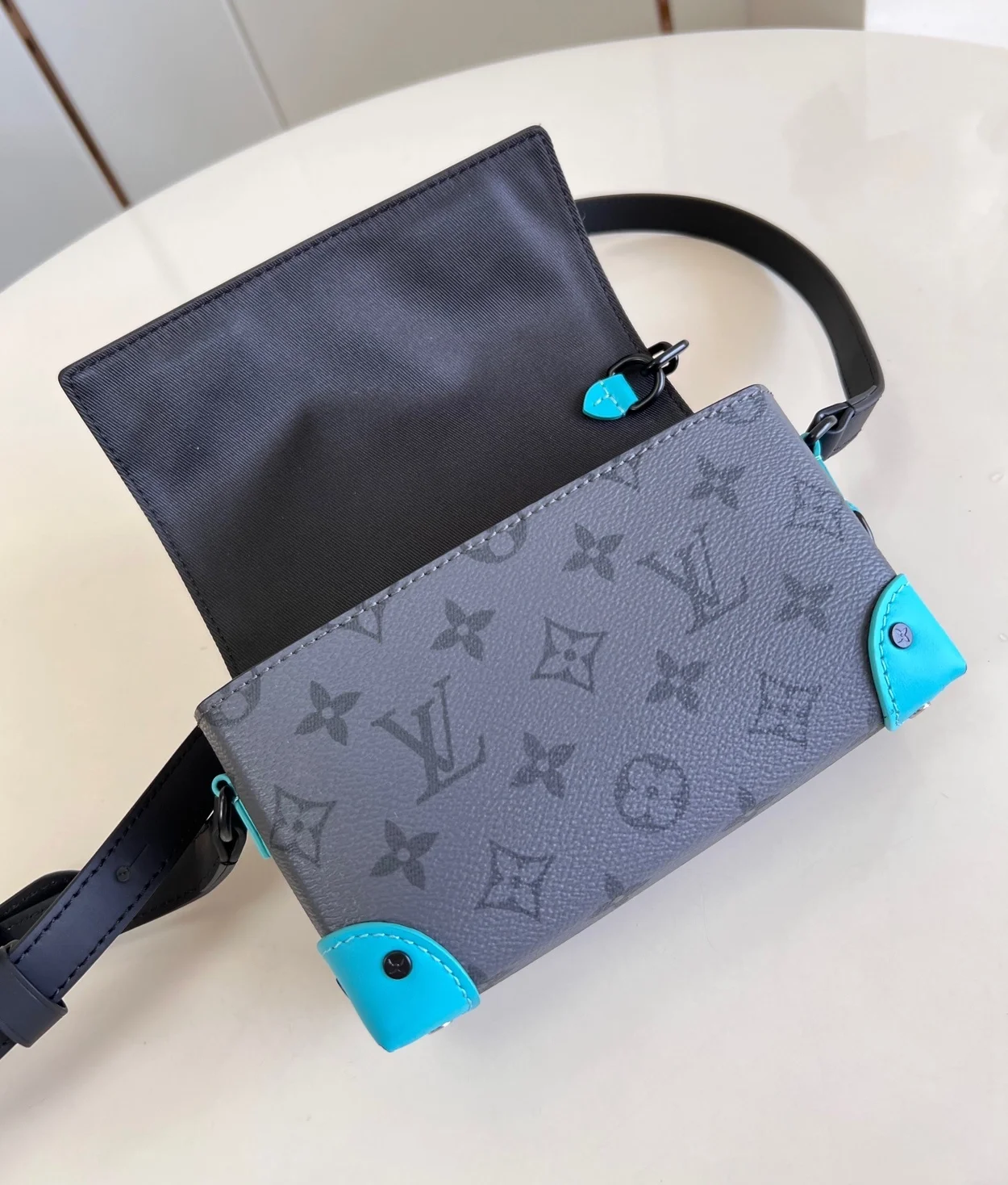 루이비통 스티머 웨어러블 월릿 M11496