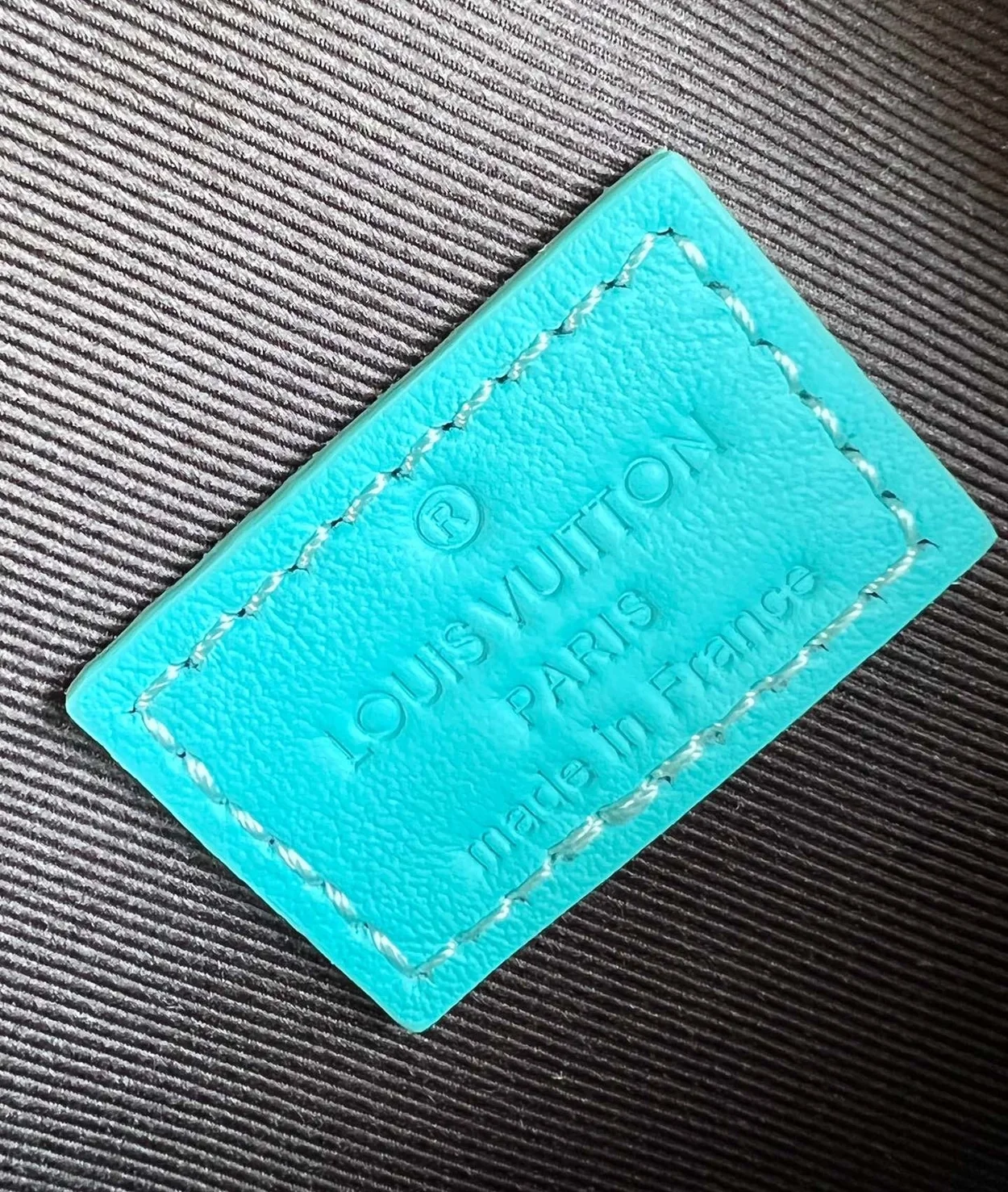 루이비통 스티머 웨어러블 월릿 M11496