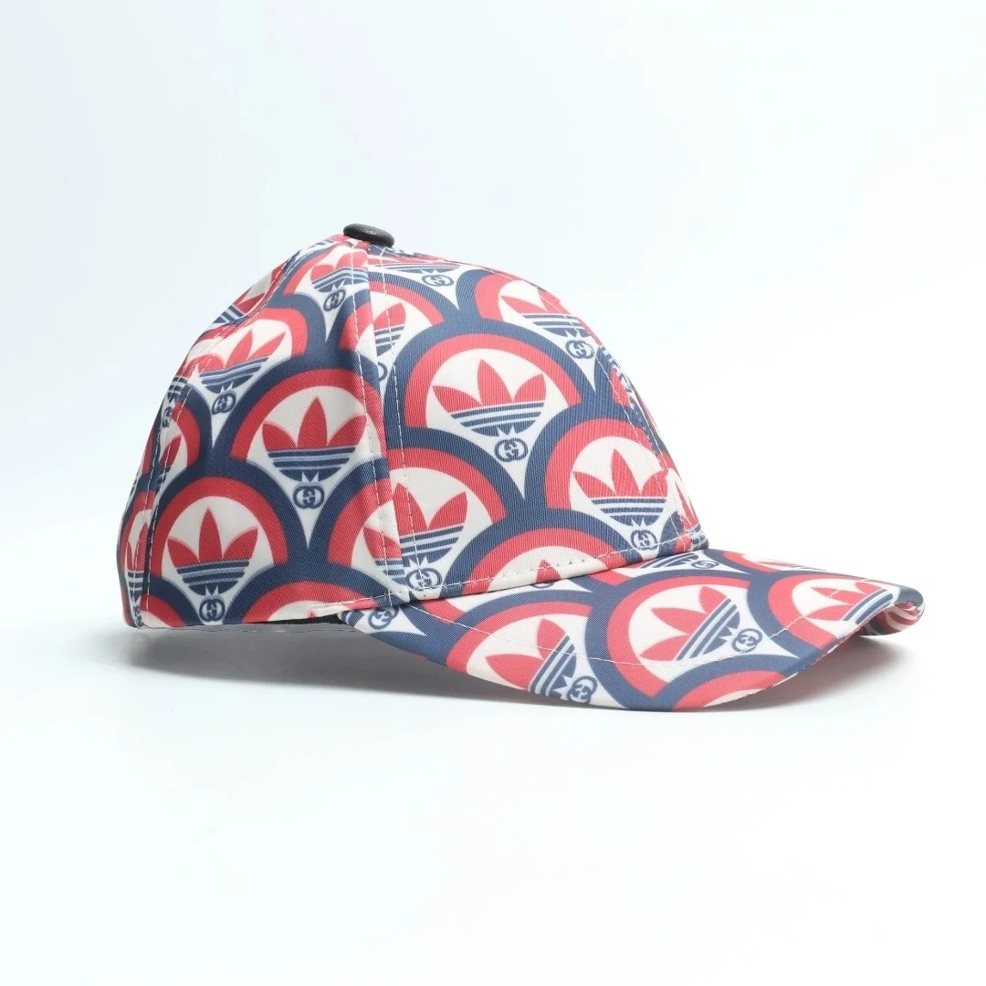구찌 x 아디다스 트레포일 프린트 야구 모자