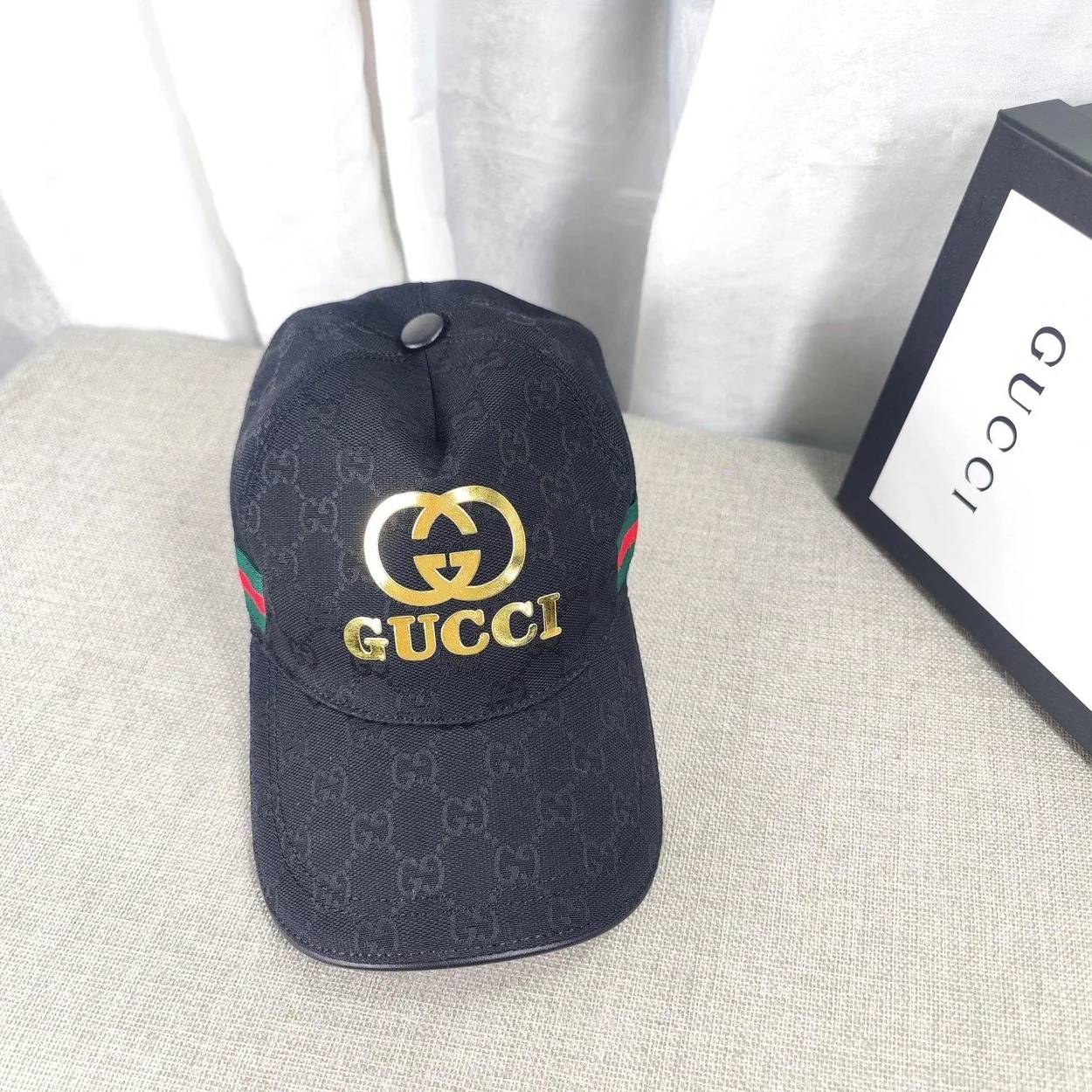 구찌 골드 로고 웨빙 블랙 베이스볼 캡