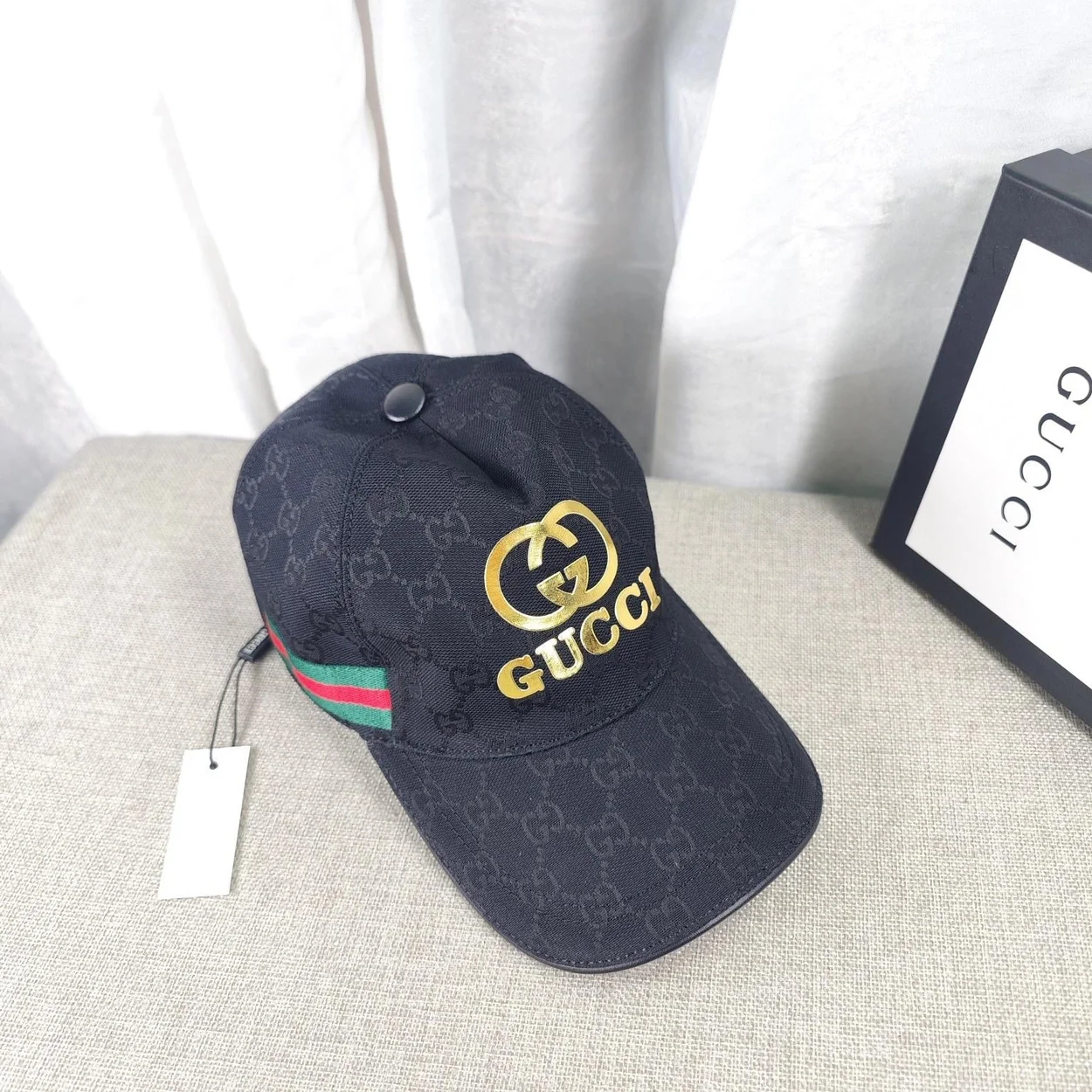 구찌 골드 로고 웨빙 블랙 베이스볼 캡