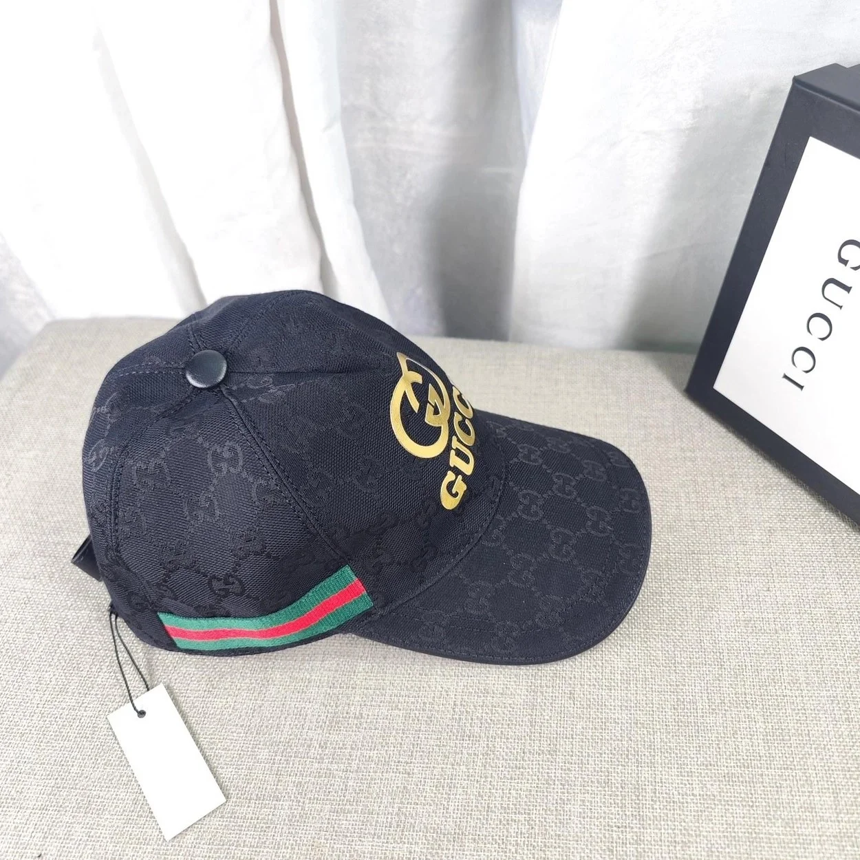 구찌 골드 로고 웨빙 블랙 베이스볼 캡