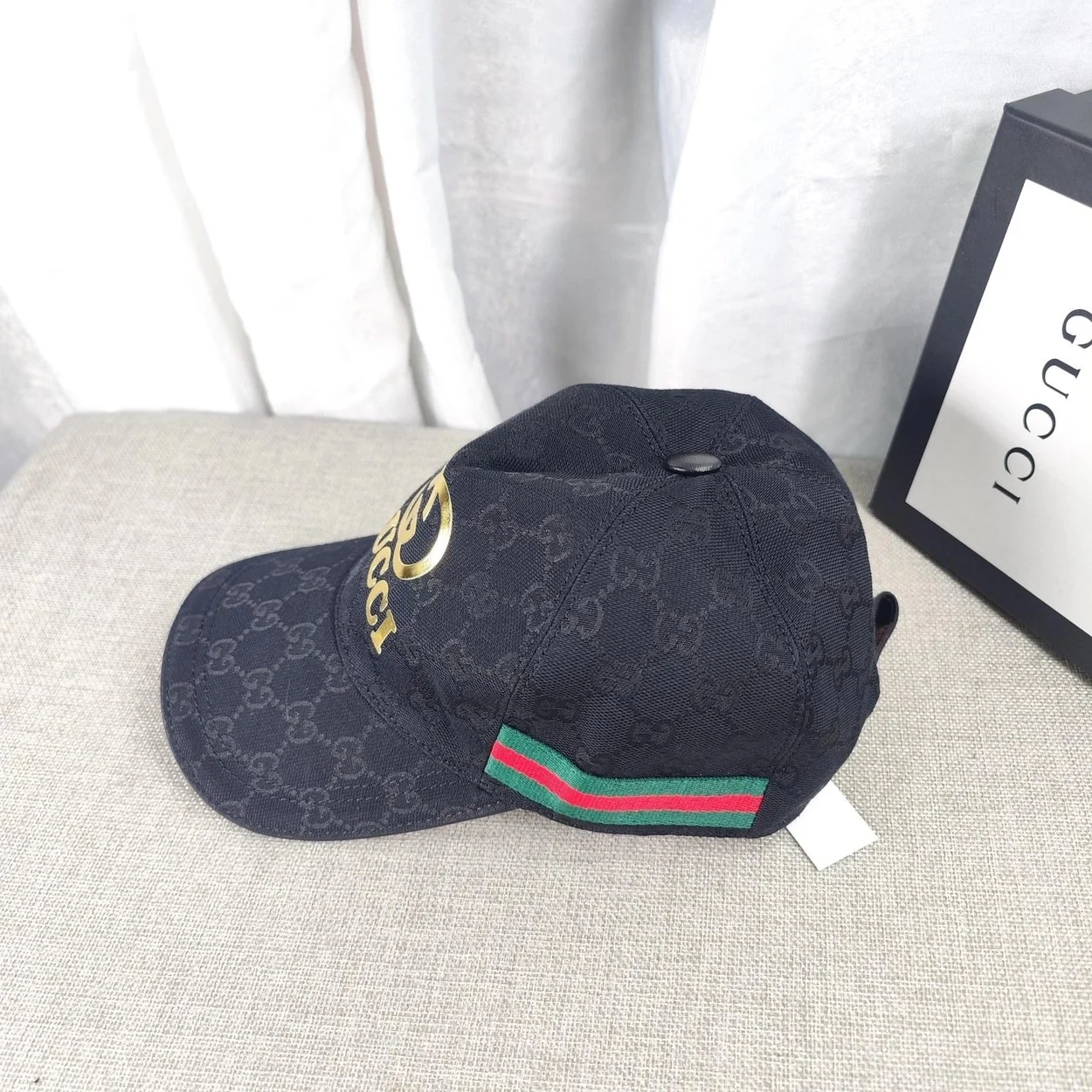 구찌 골드 로고 웨빙 블랙 베이스볼 캡