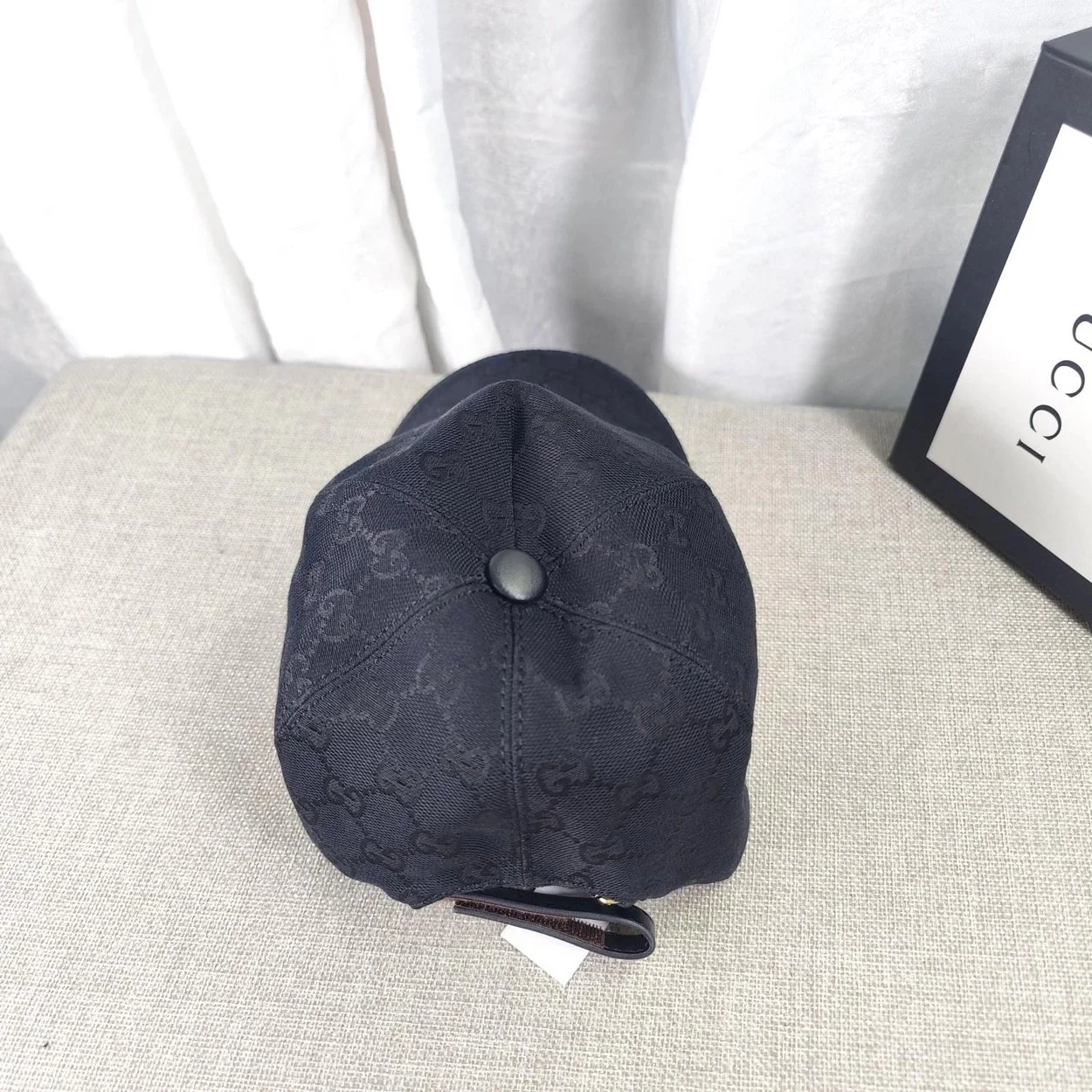 구찌 골드 로고 웨빙 블랙 베이스볼 캡