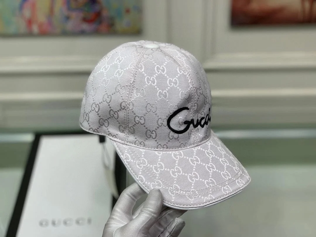 구찌 GG 자카드 로고 화이트 베이스볼 캡