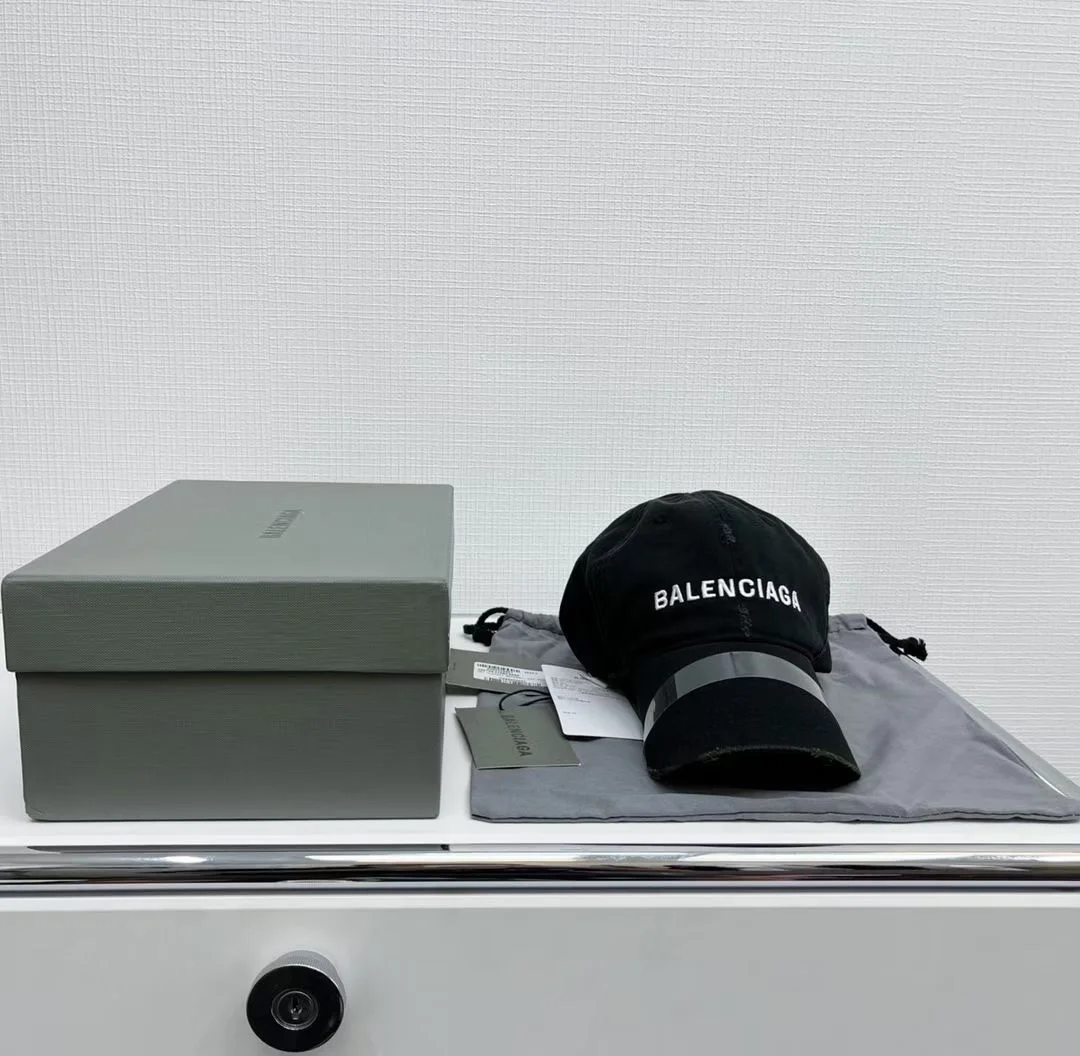 발렌시아가 디스트로이드 볼캡 블랙