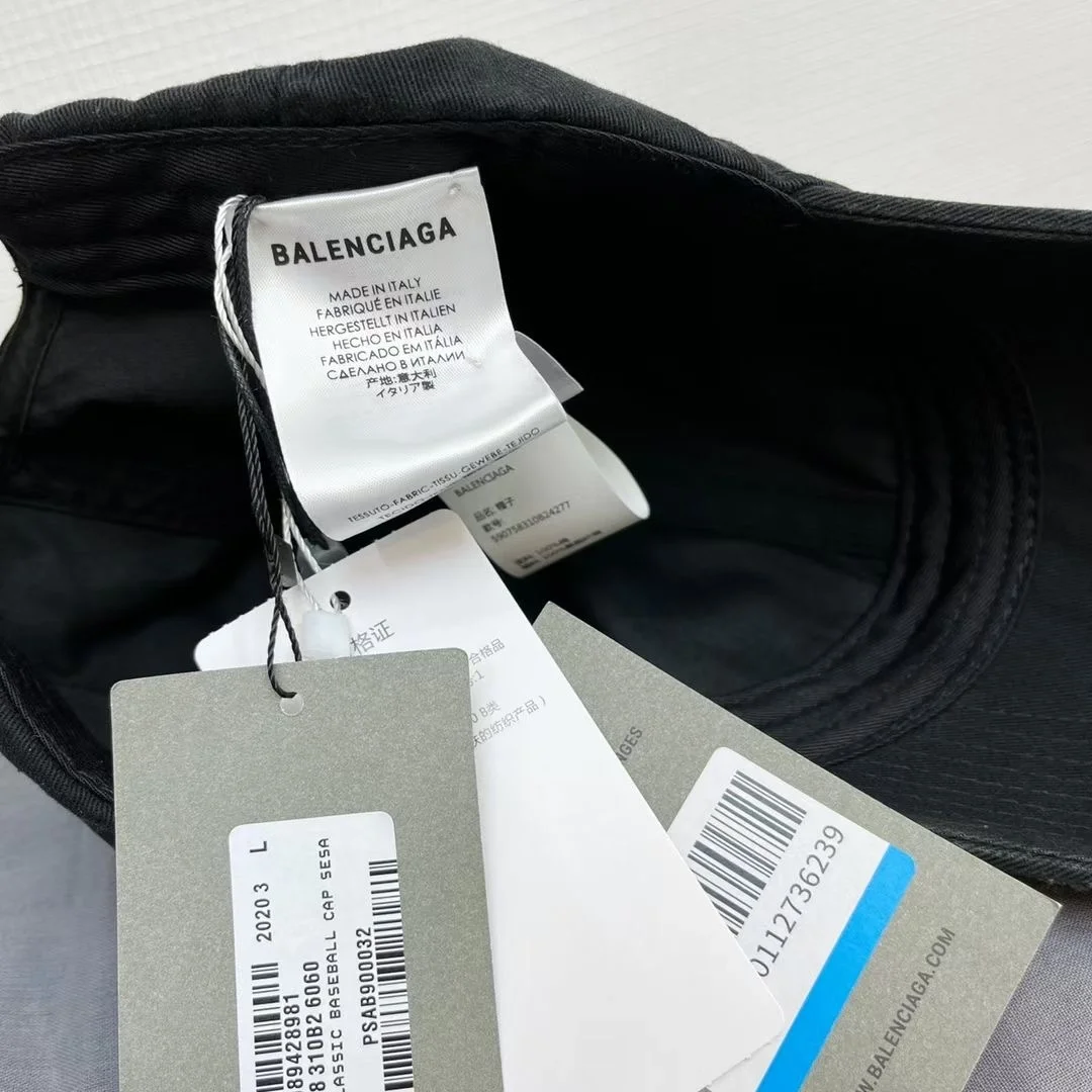 발렌시아가 디스트로이드 볼캡 블랙