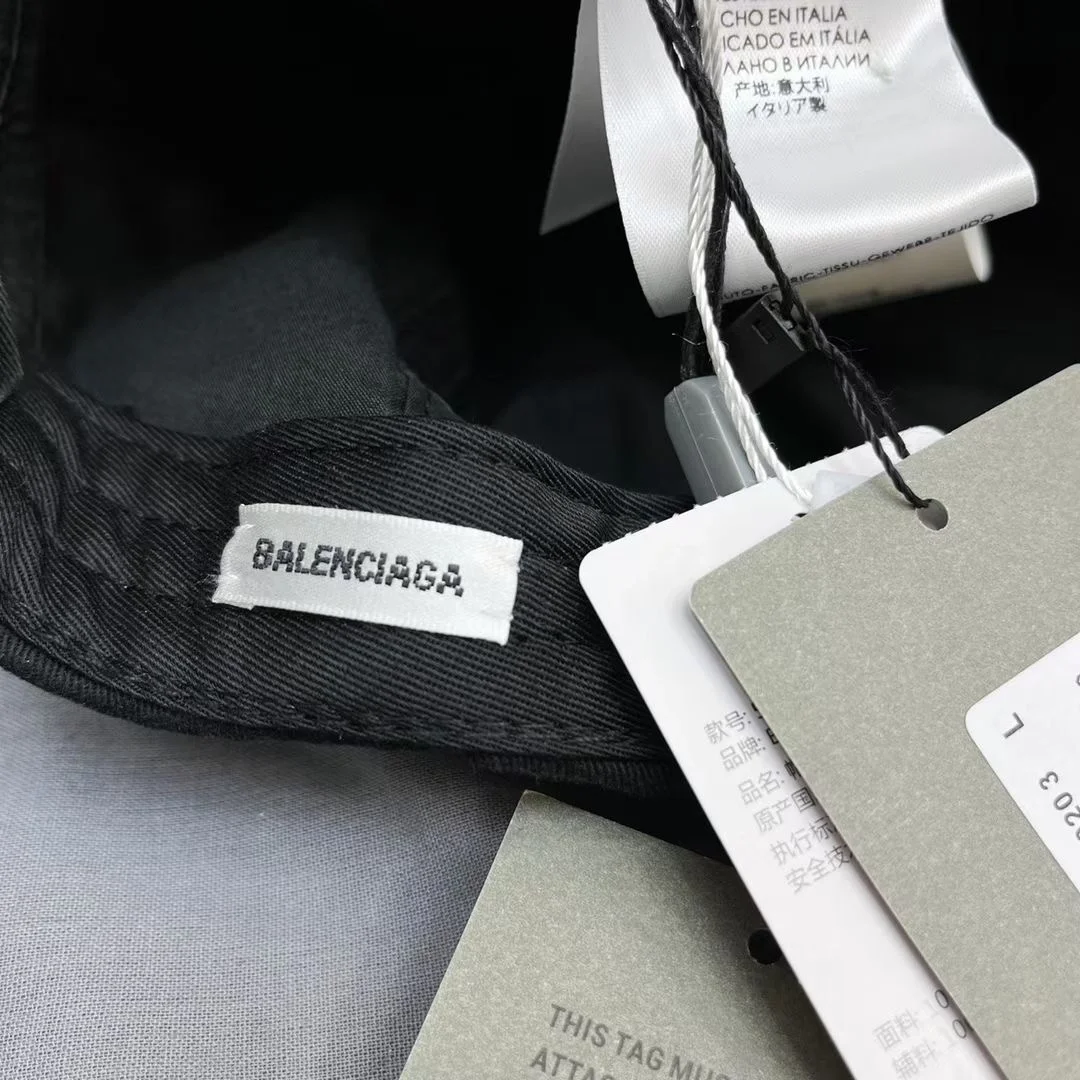 발렌시아가 디스트로이드 볼캡 블랙