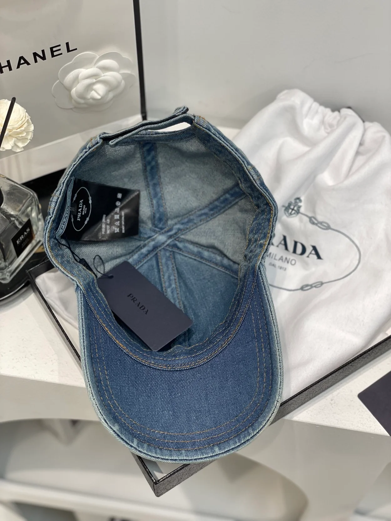 프라다 삼각로고 데님 볼캡 라이트블루