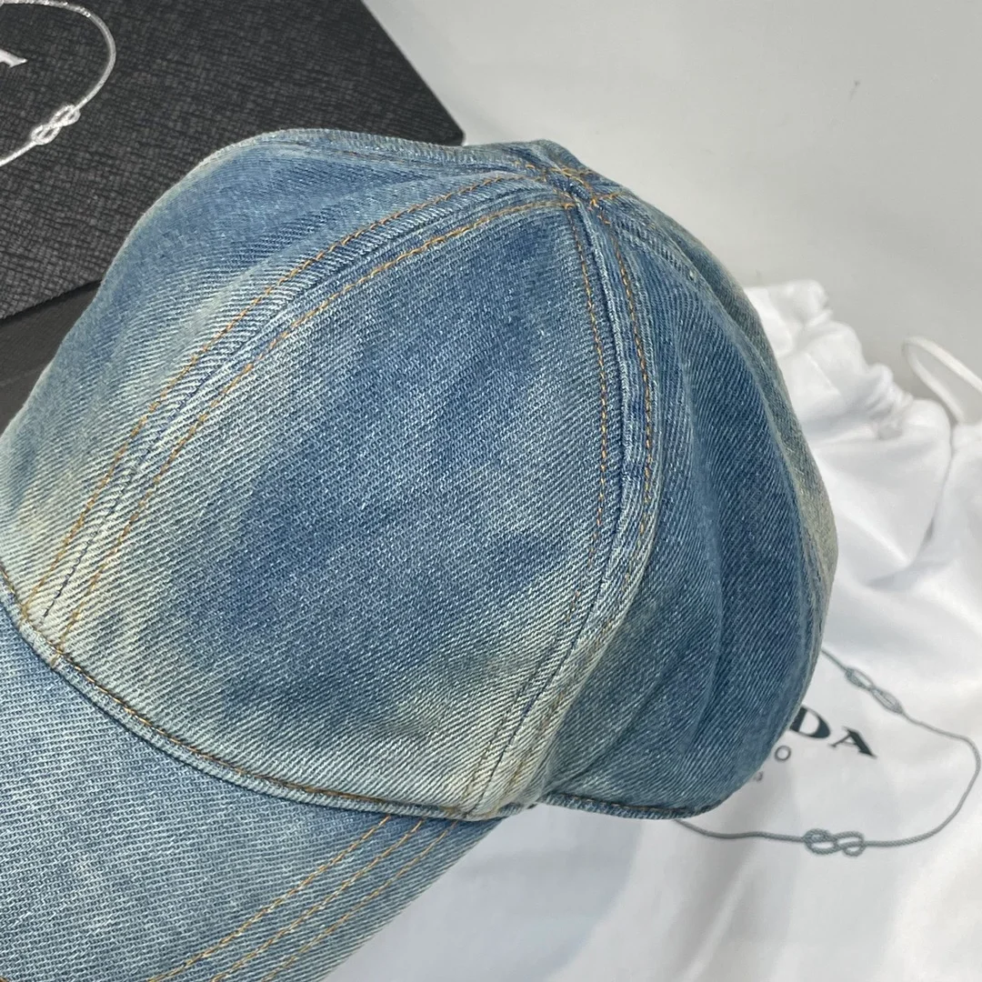 프라다 삼각로고 데님 볼캡 라이트블루