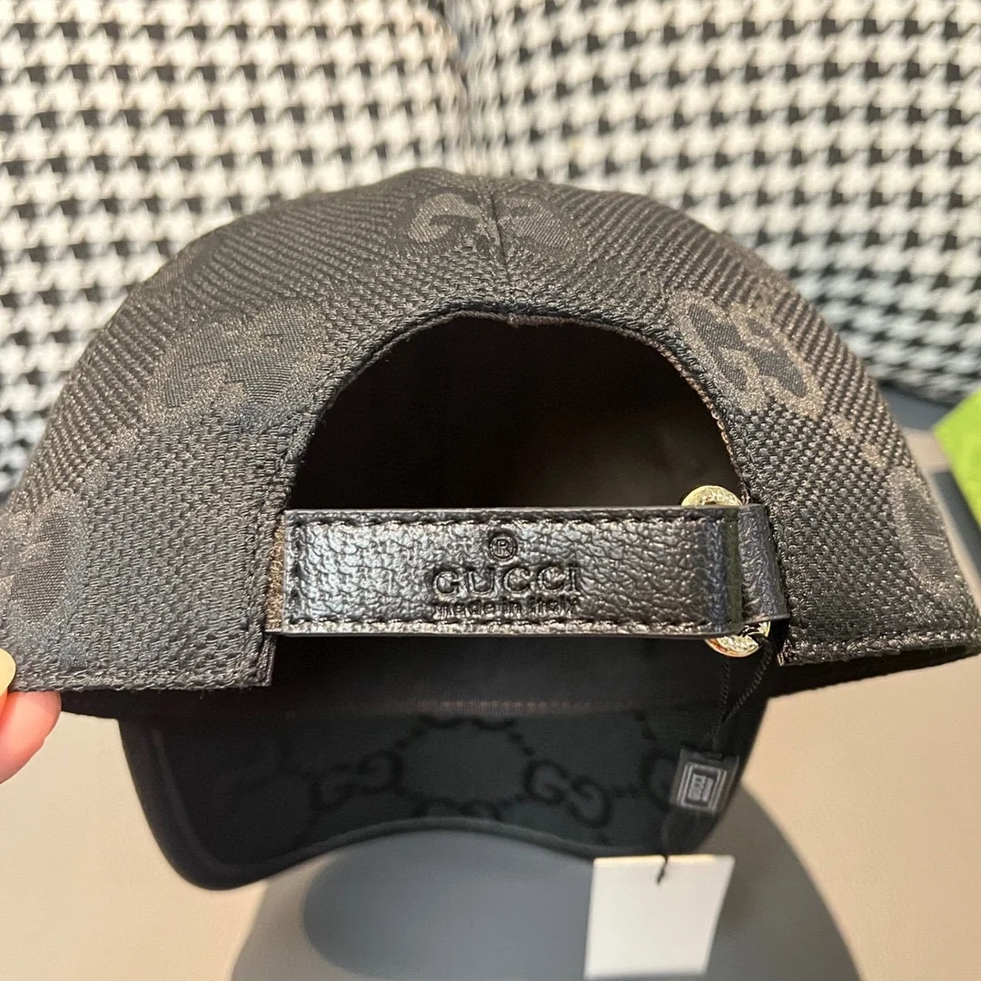 구찌 GG엠보스 베이스볼 볼캡