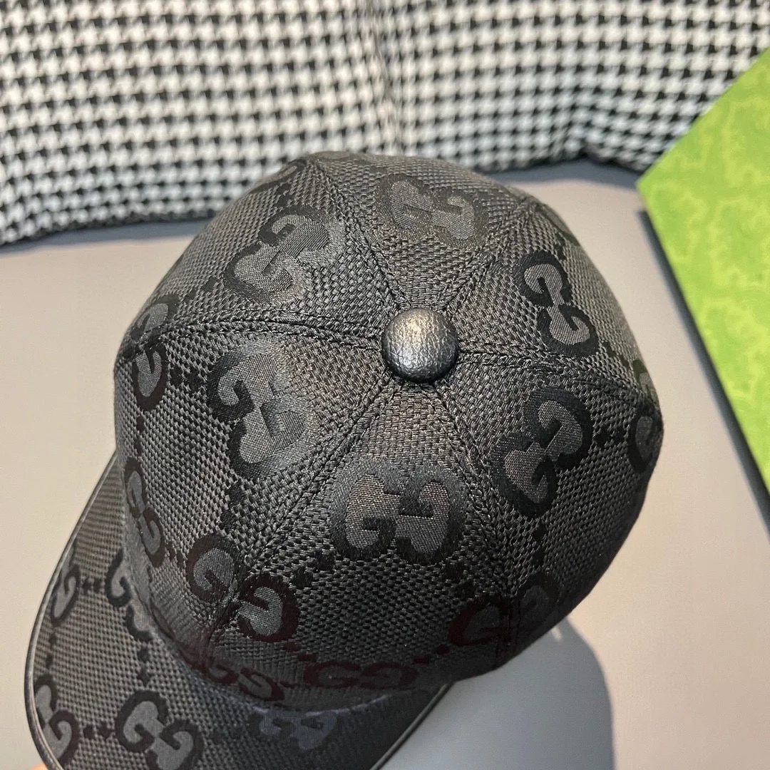 구찌 GG엠보스 베이스볼 볼캡