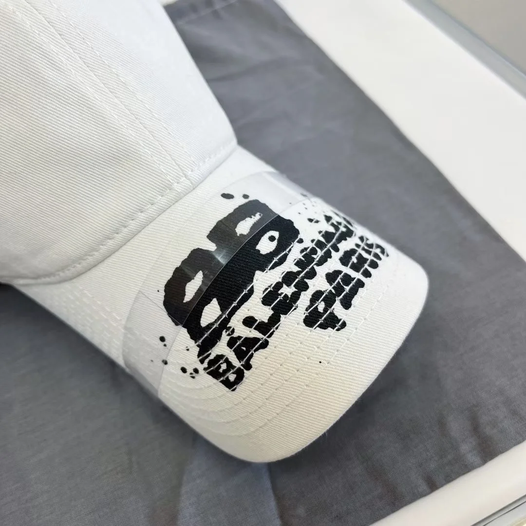 발렌시아가 핸드드론 BB 아이콘 볼캡 화이트